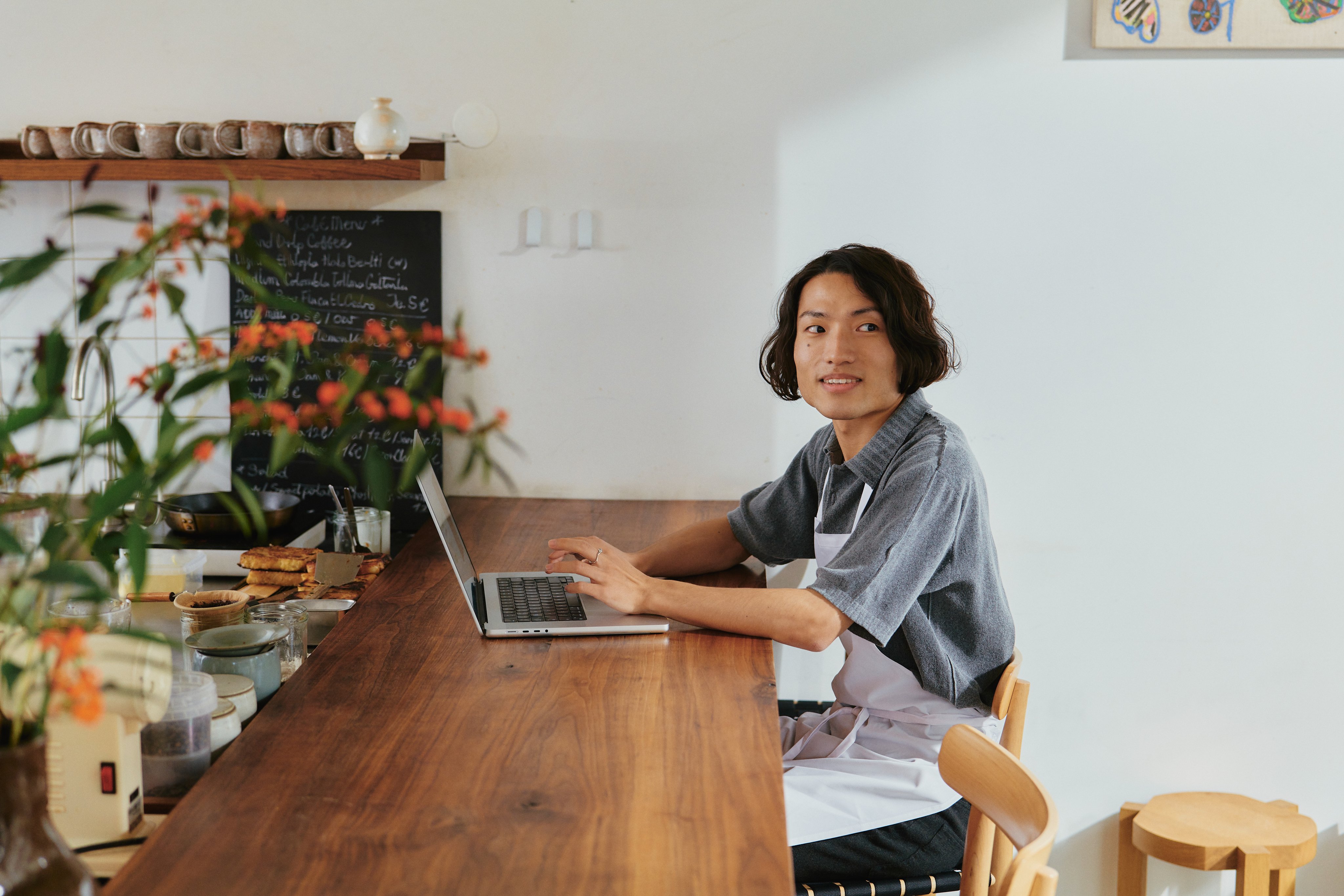 Restaurant owner on laptop using a SaaS platform