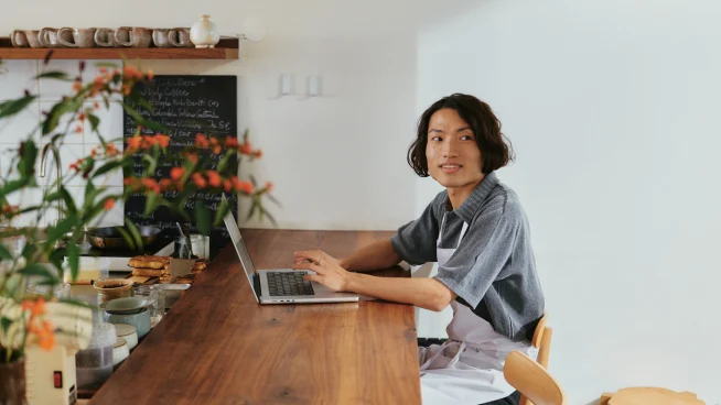Restaurant owner on laptop using a SaaS platform