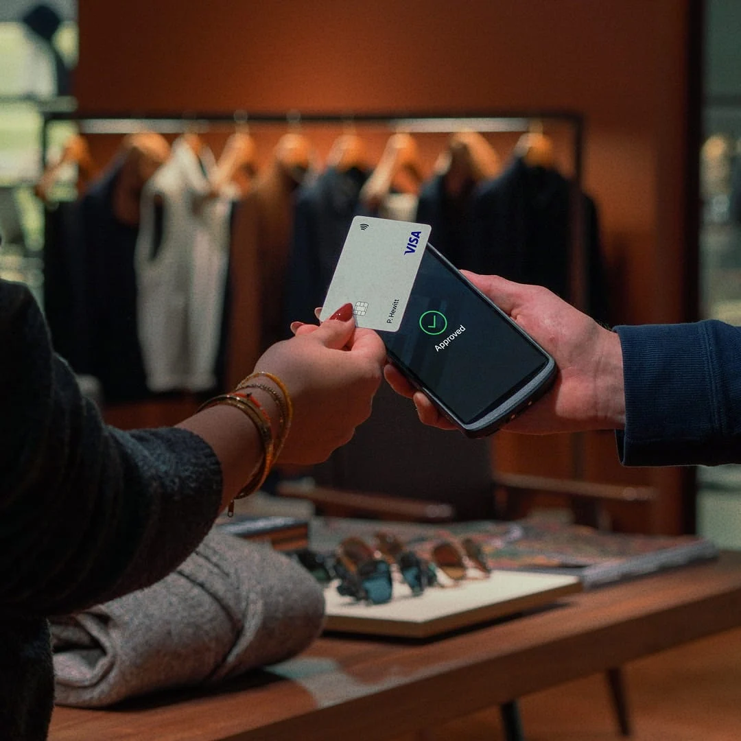 A customer makes a contactless payment with a Visa card using an Adyen payment terminal.