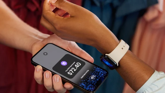 Shop owner and customer using Tap to pay on iPhone with Apple Watch