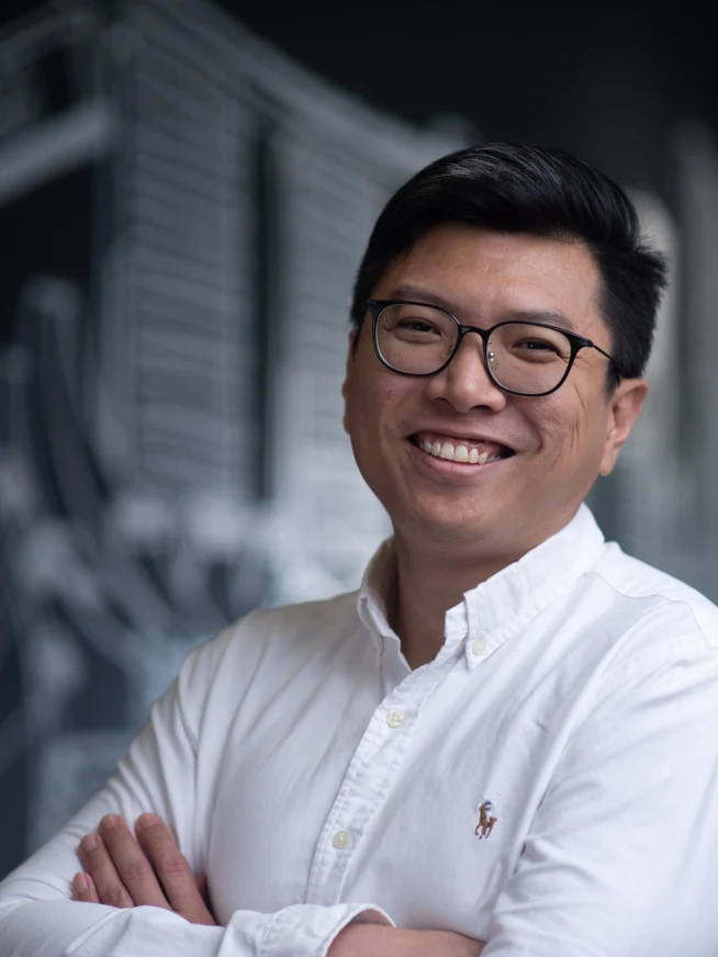 Adyen employee in a professional setting with financial data displayed on a digital screen