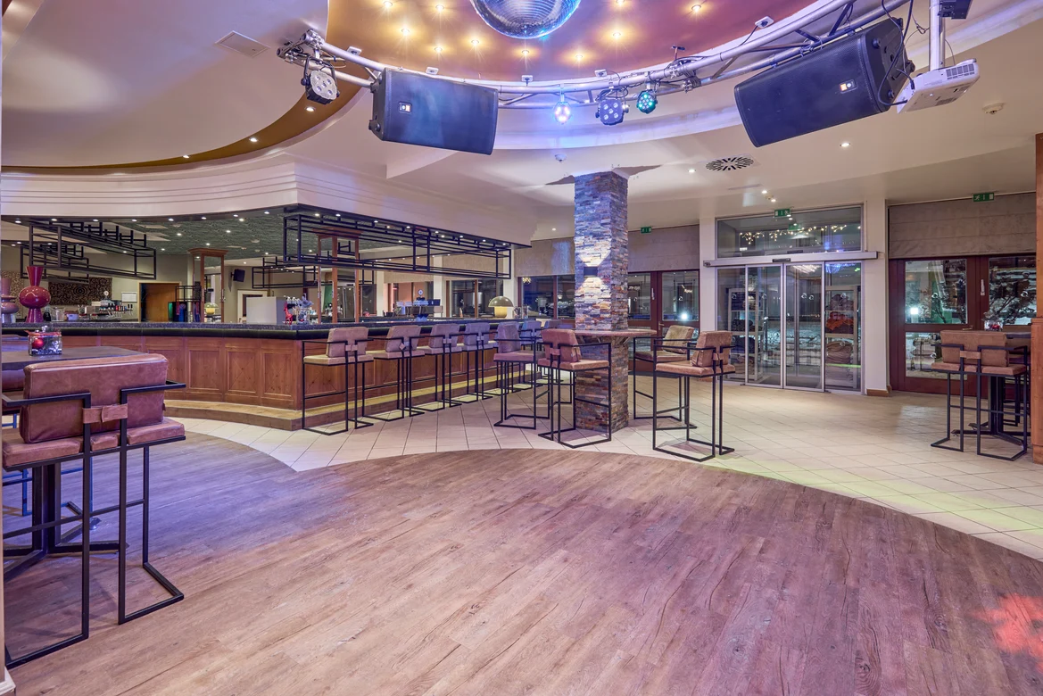 Connect Bar mit Tanzfläche