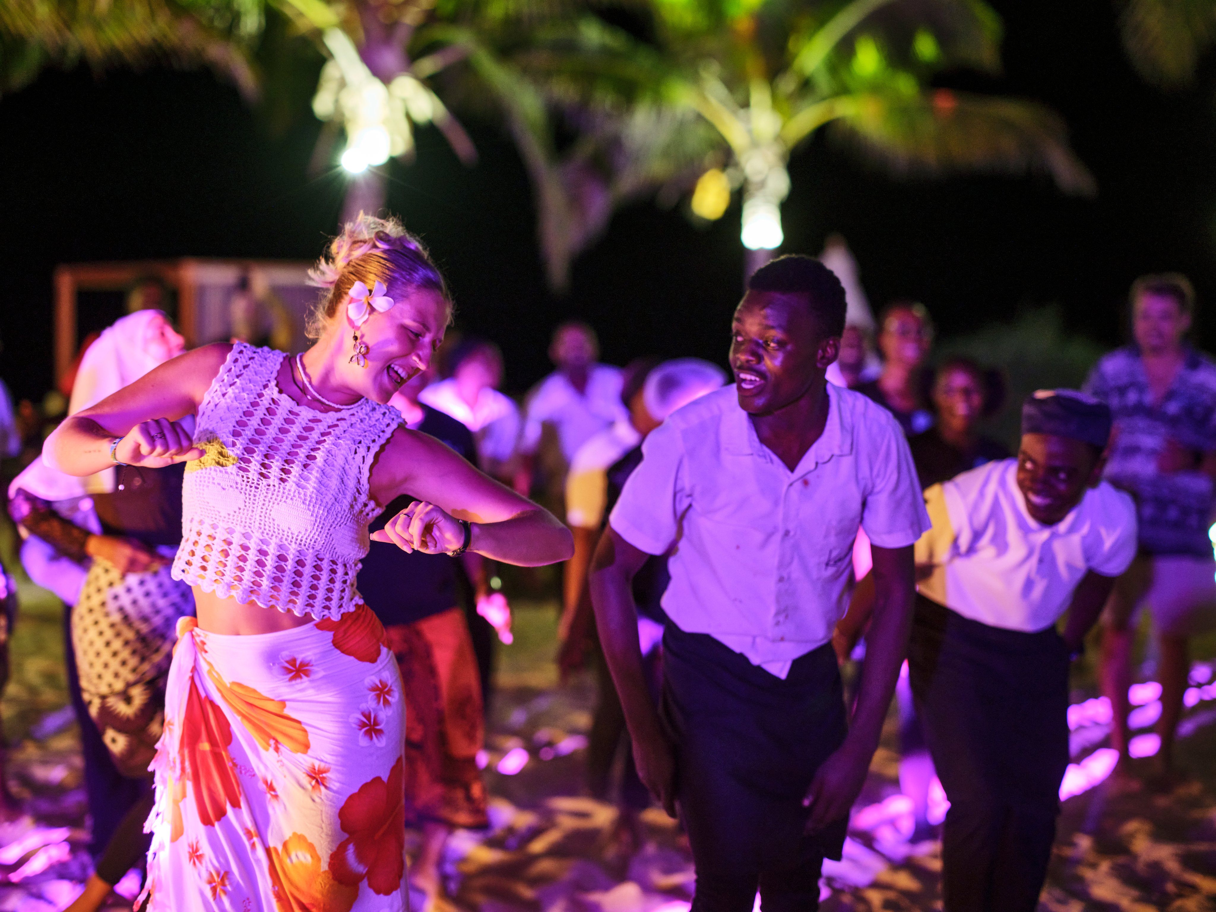 Familienfreundliche Urlaubsanlage mit Tanzabenden und tropischem Ambiente bei Aldiana