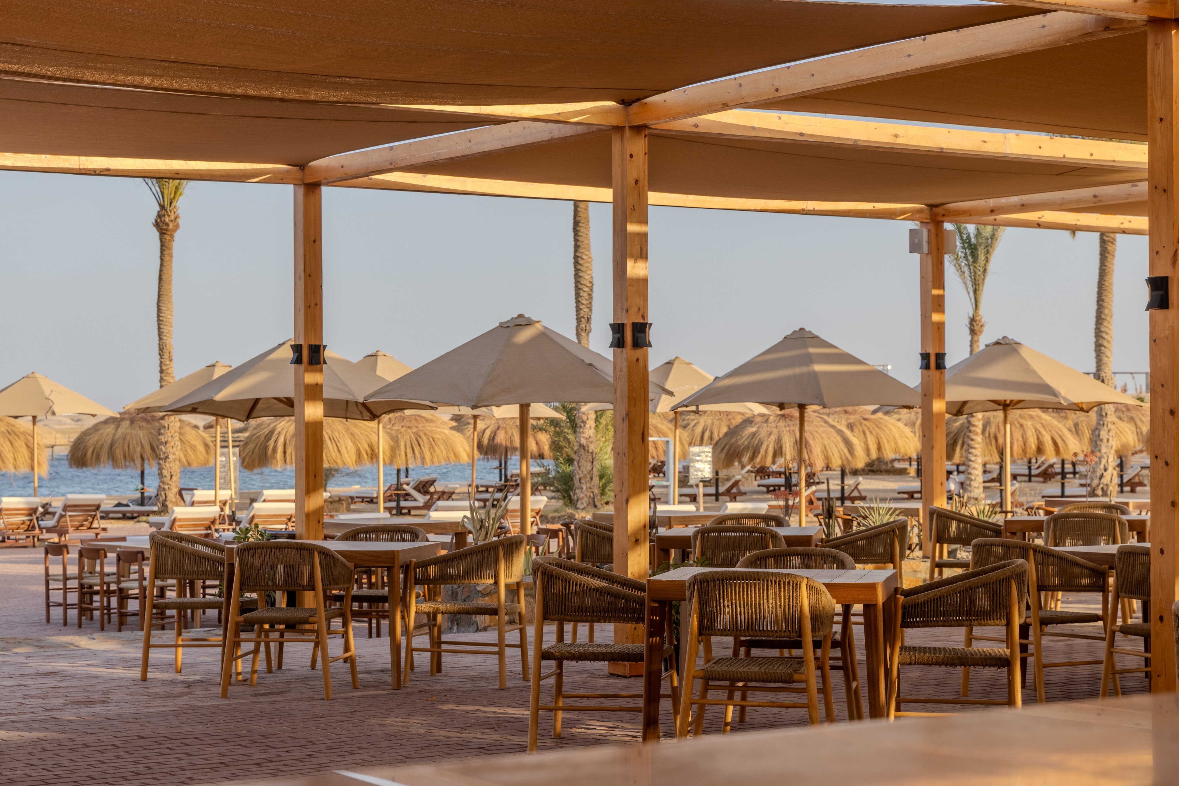 Beachclub mit Blick auf das Meer 