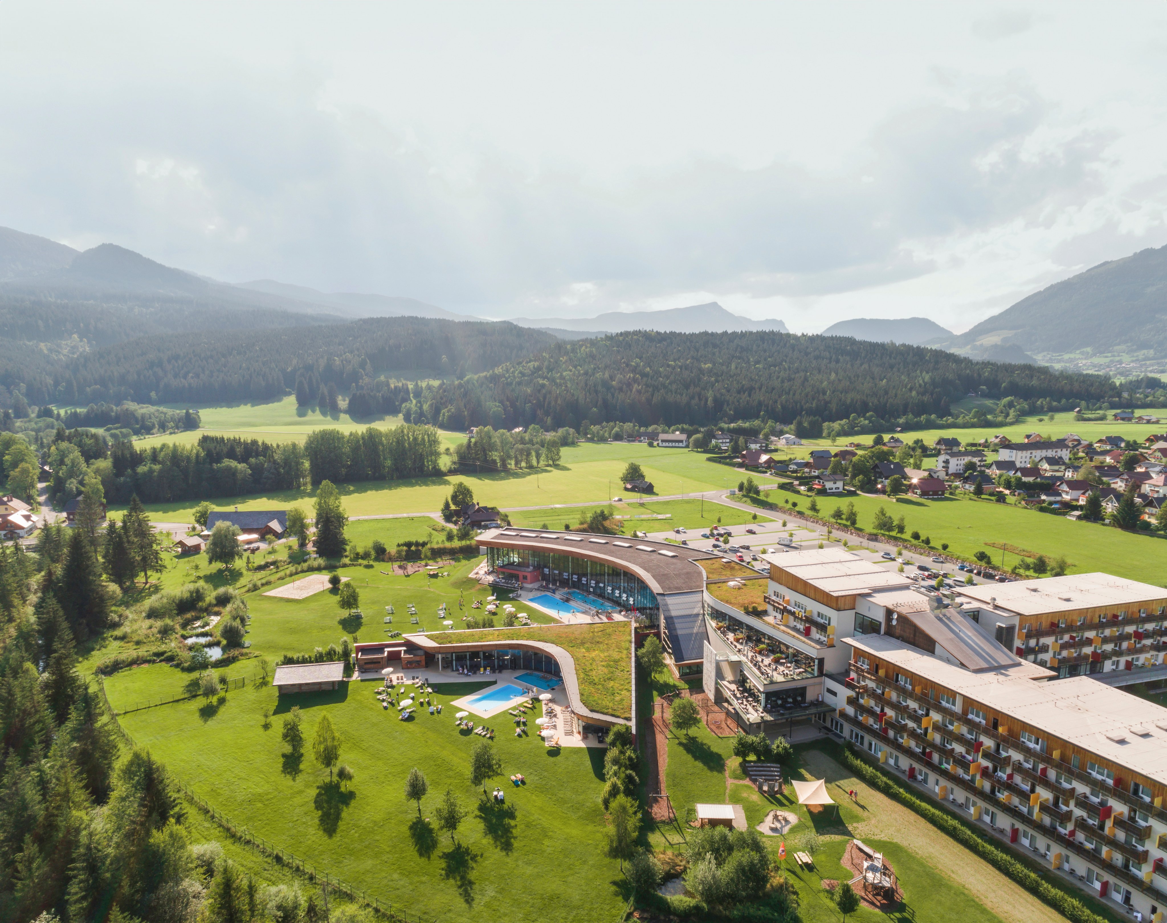 Landschaftsaufnahme eines Aldiana Premium Cluburlaubs mit Pool und Natur im Hintergrund