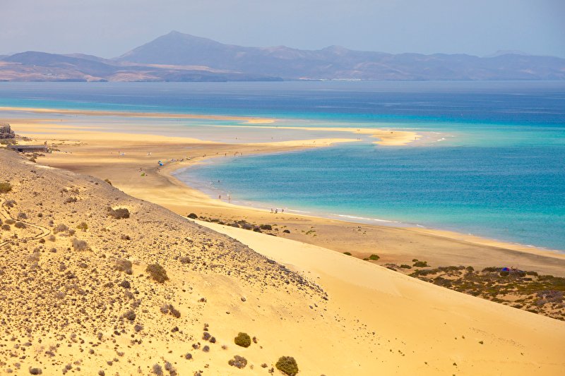 Traumhafter Sandstrand am blauen Meer, ideal für Premium Cluburlaub bei Aldiana