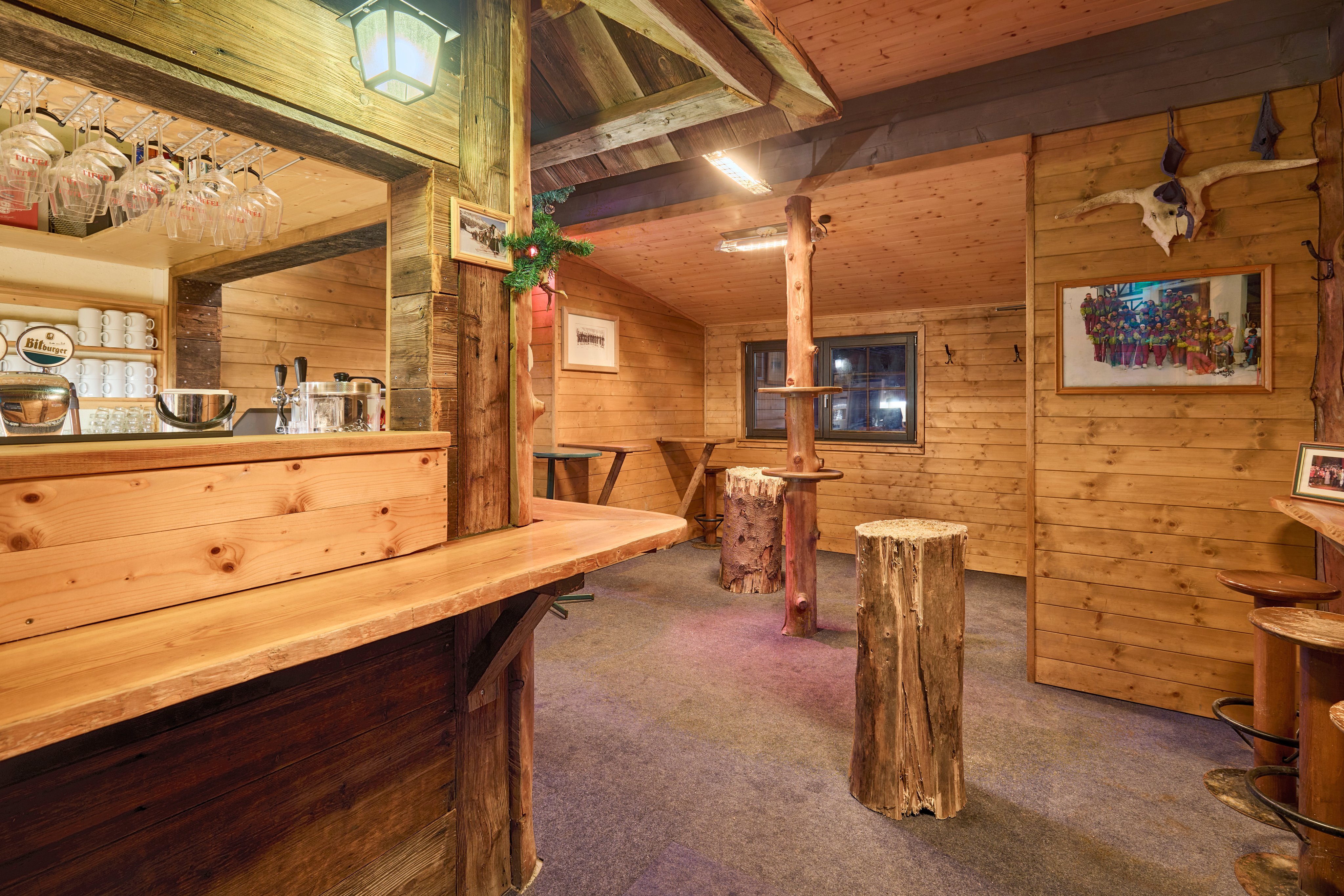 Schlawiener Apres Ski Bar im Club