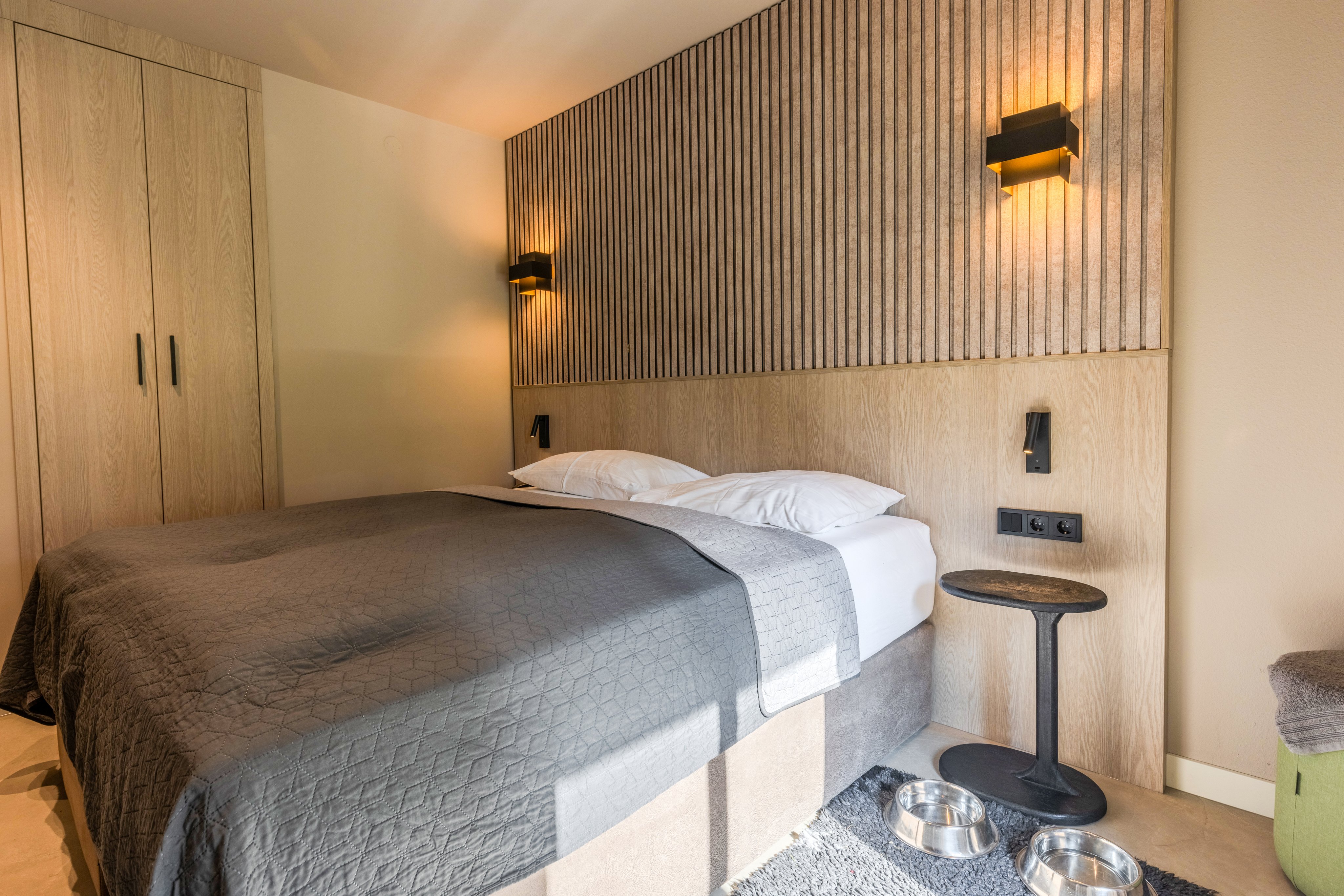 Schlafzimmer im Premium Cluburlaub bei Aldiana mit modernem Design und komfortabler Ausstattung