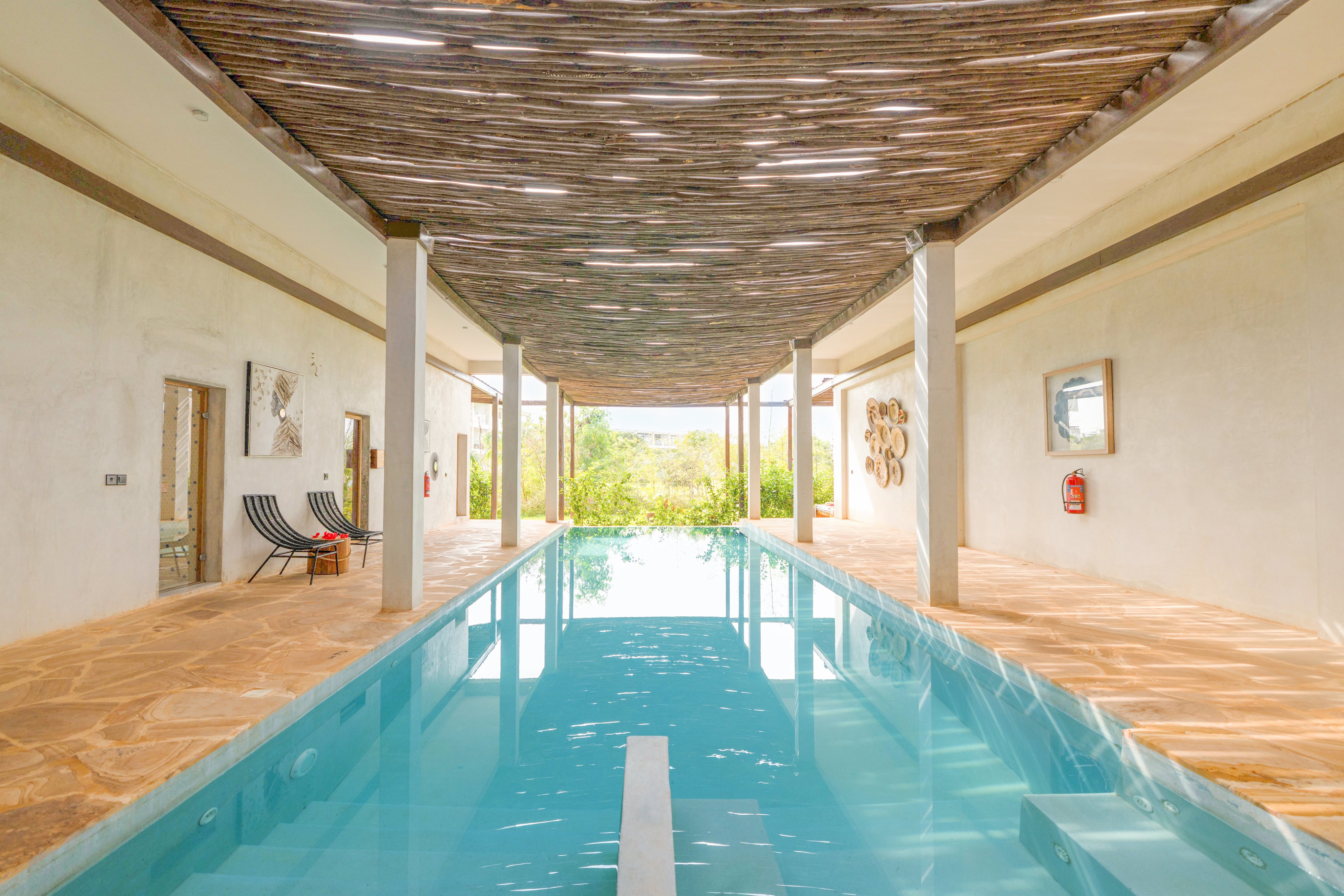 Hallenbad bei Aldiana, Sonnenschein, Palmen, für Premium Cluburlaub, barrierefrei