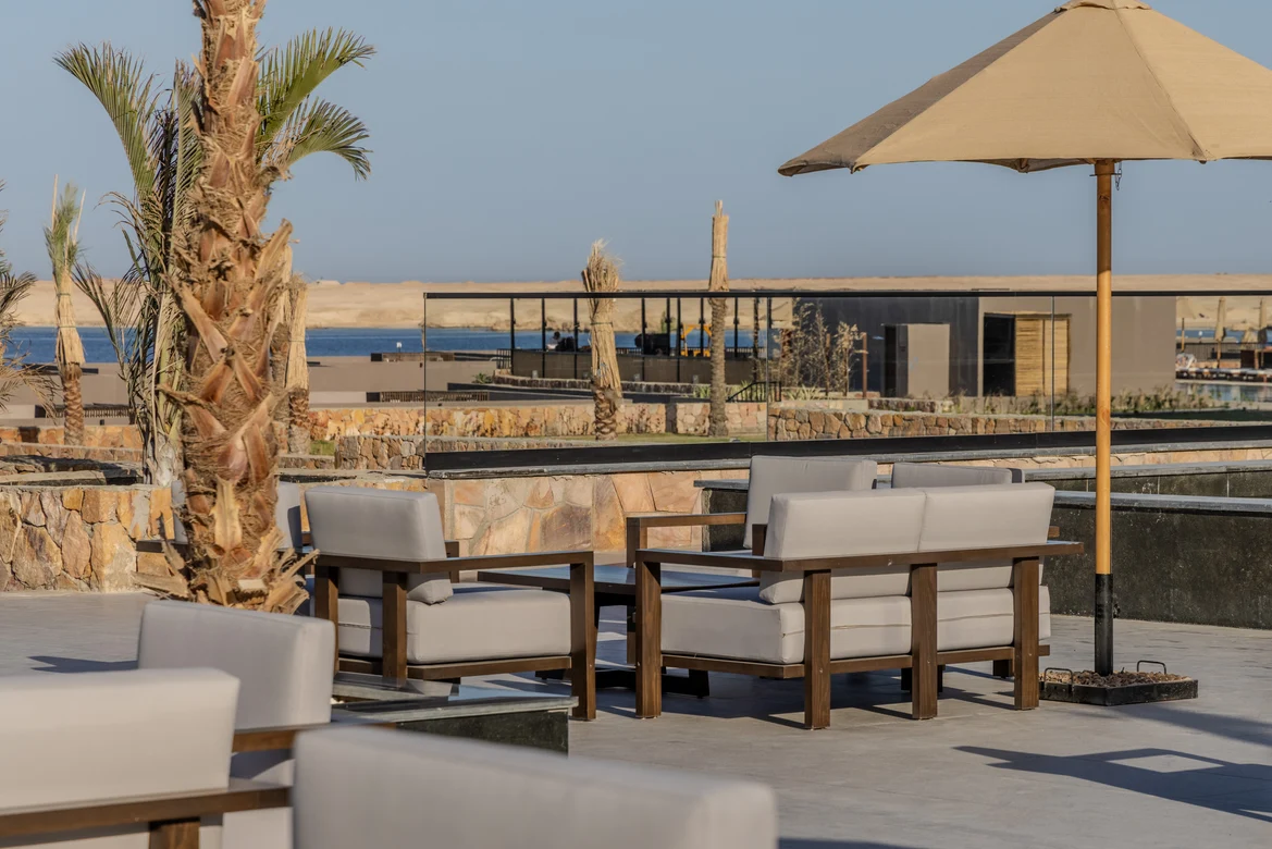 Lobbybereich mit Blick auf das Meer 