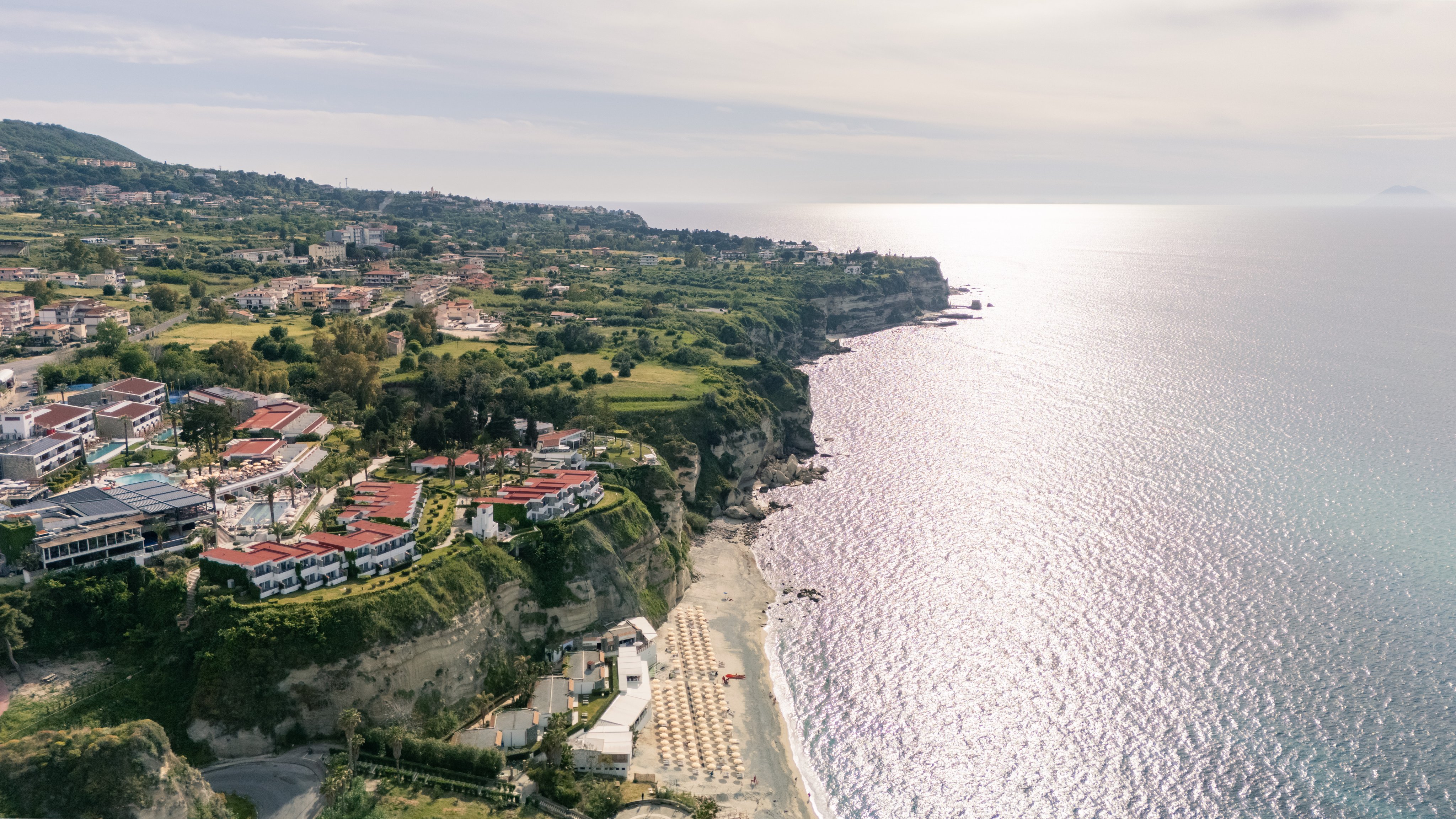 Ein Aldiana Premium Cluburlaub am Meer mit Panorama Aussicht und Strand.