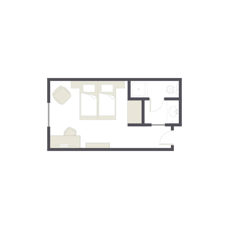 Ein hochwertiges Aldiana Clubzimmer mit zwei Betten, Sitzbereich und Badezimmer.