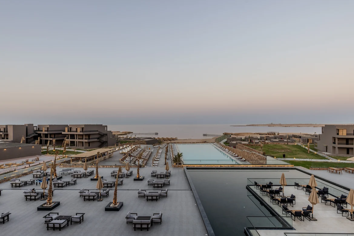 Clubanlage mit Blick auf das Meer und den Hauptpool