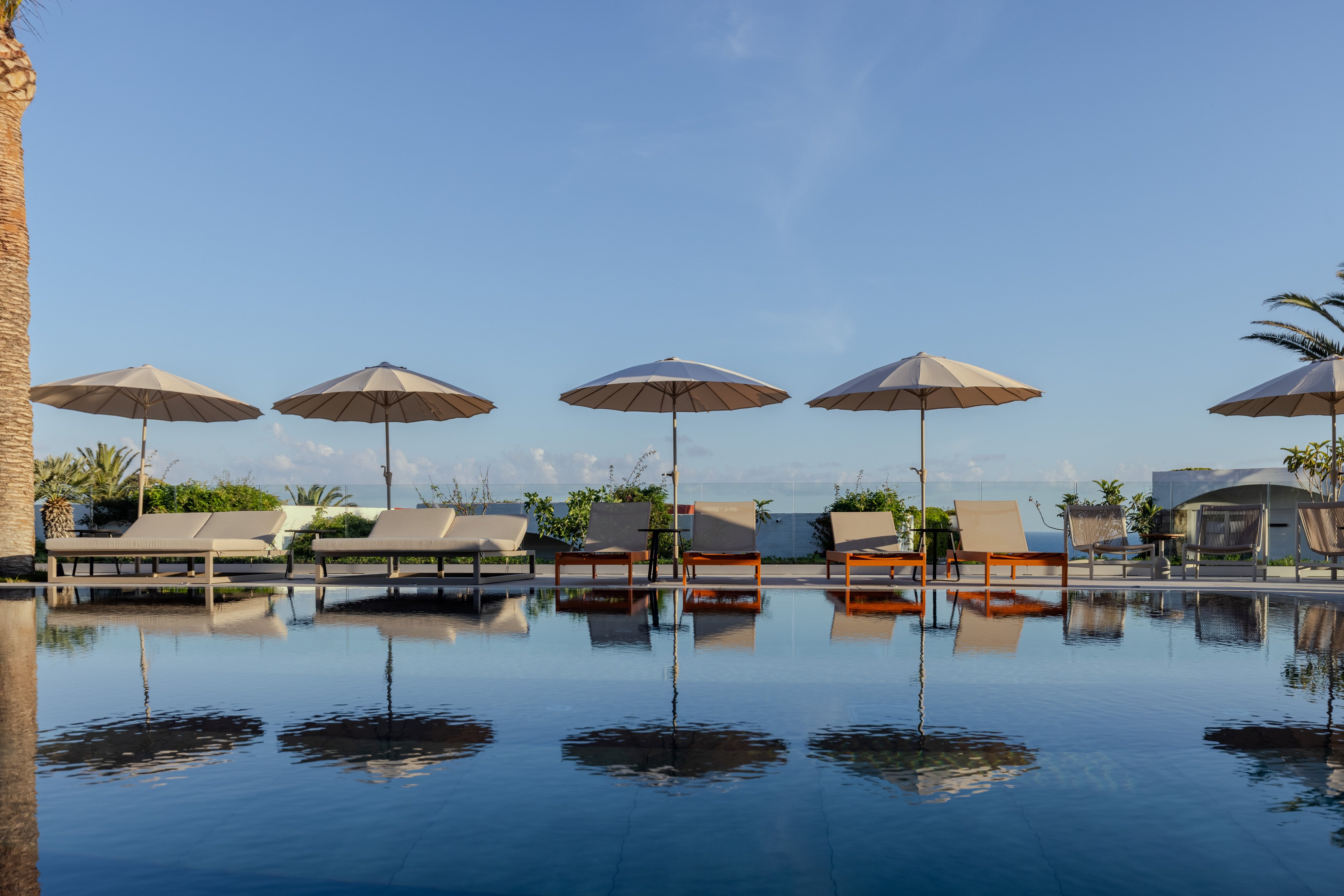 Relaxpool mit Liegen