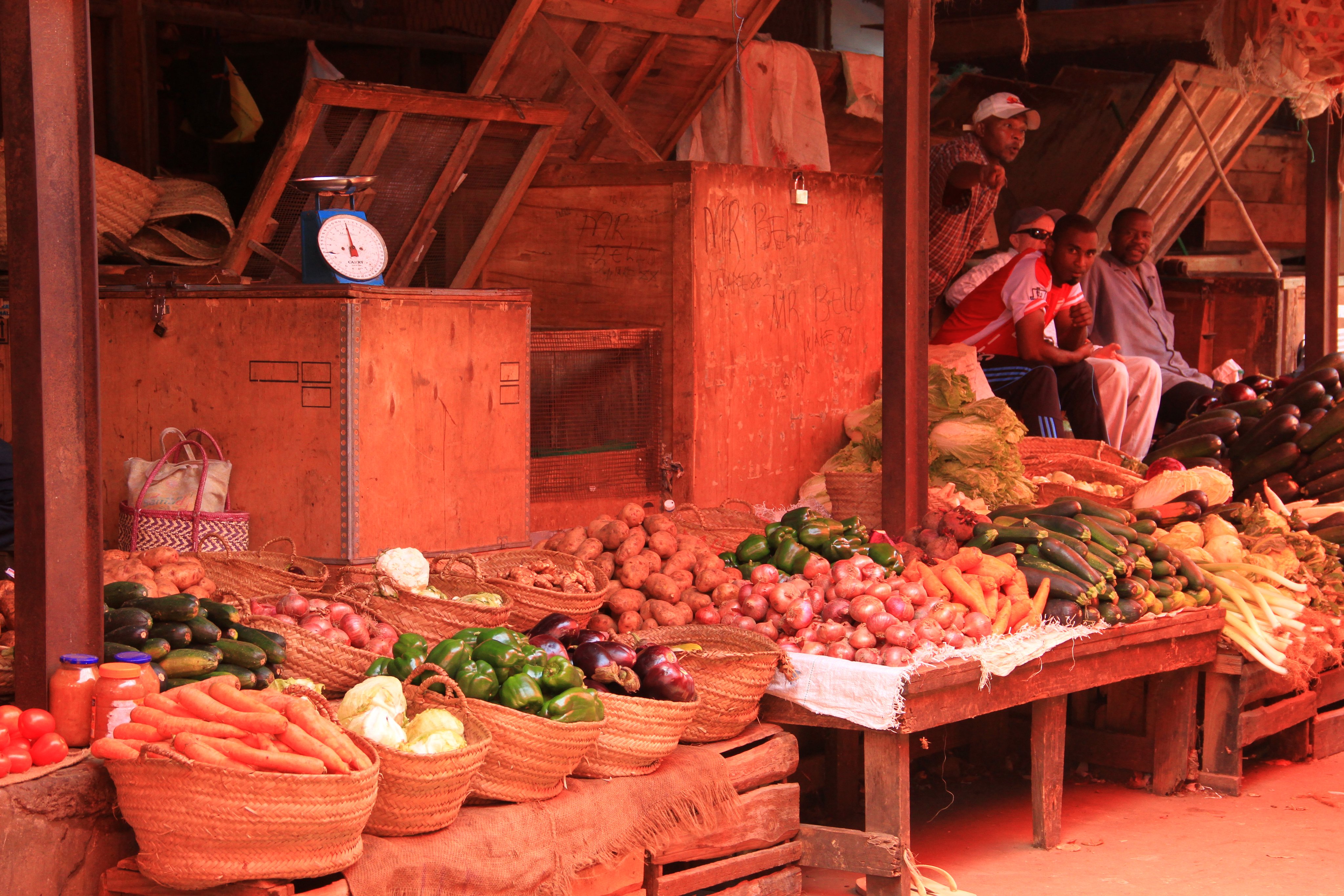 Bodenmarkt mit frischem Obst und Gemüse bei Aldiana, einem Premium Cluburlaub-Anbieter