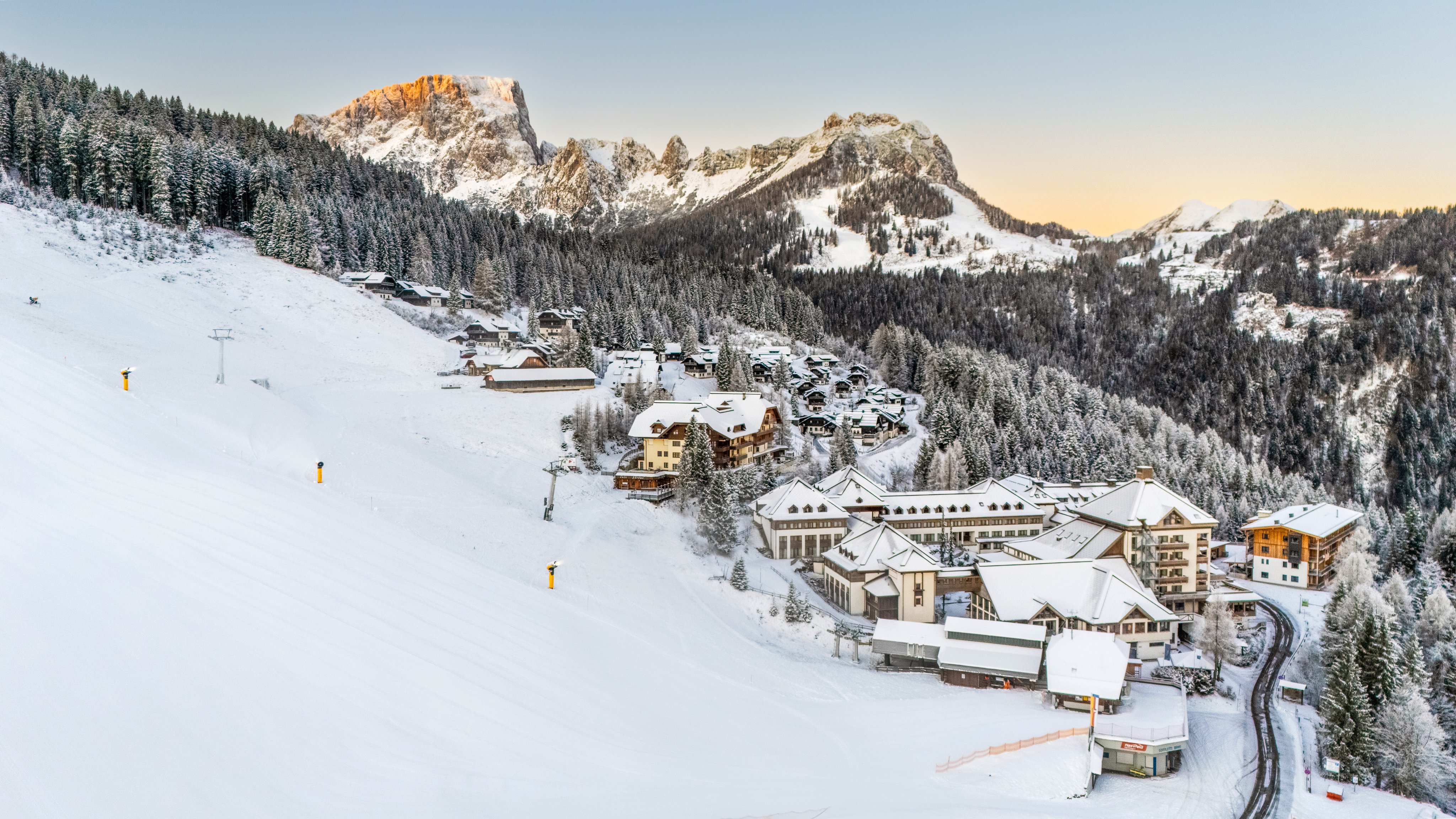 Bilder von Aldiana einem Premium Cluburlaub Anbieter in winterlicher Berglandschaft mit Schneelandschaft
