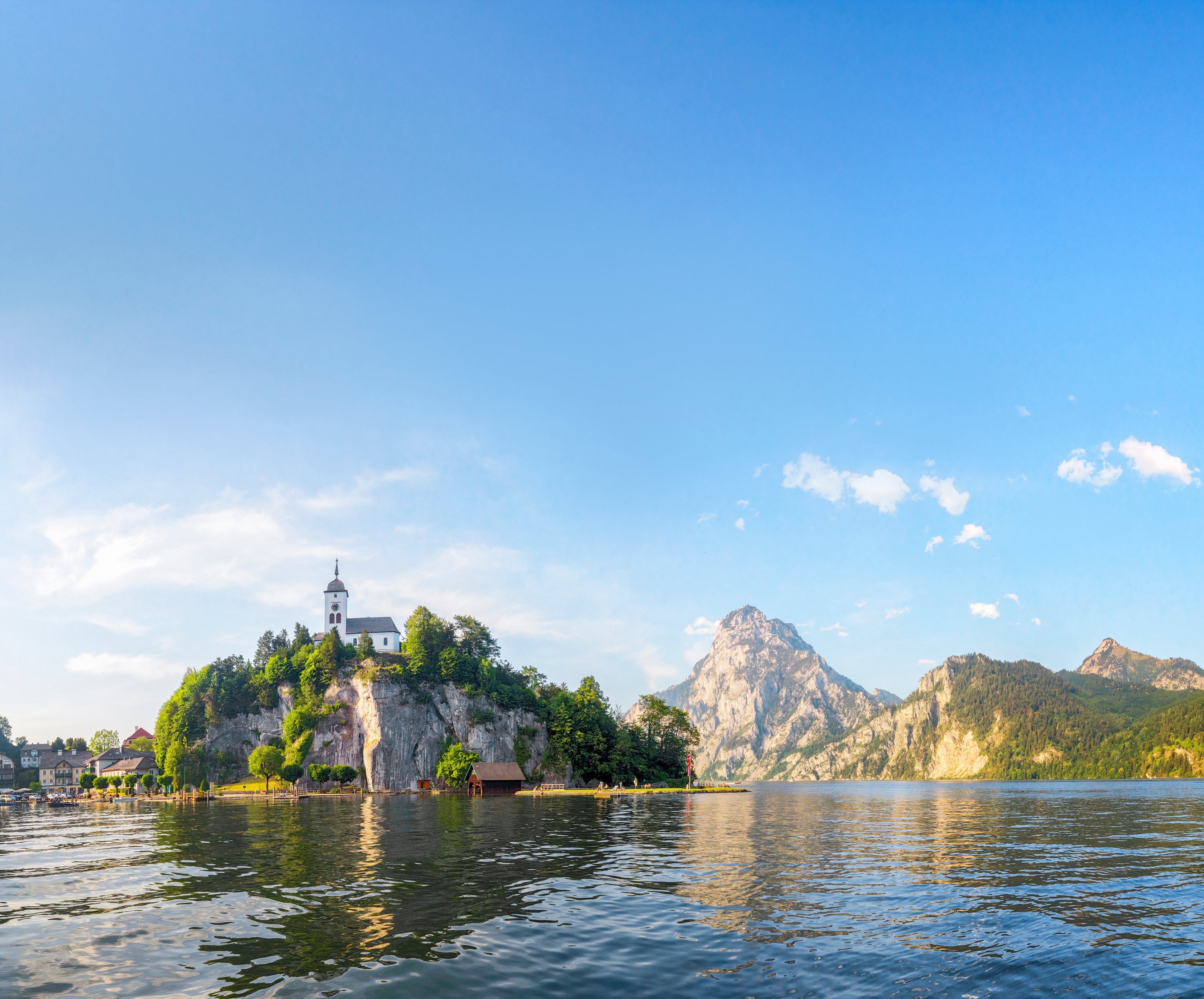 Alt-Text für Aldiana Bilder: Luxuriöser Premium Cluburlaub an malerischer See- und Bergkulisse