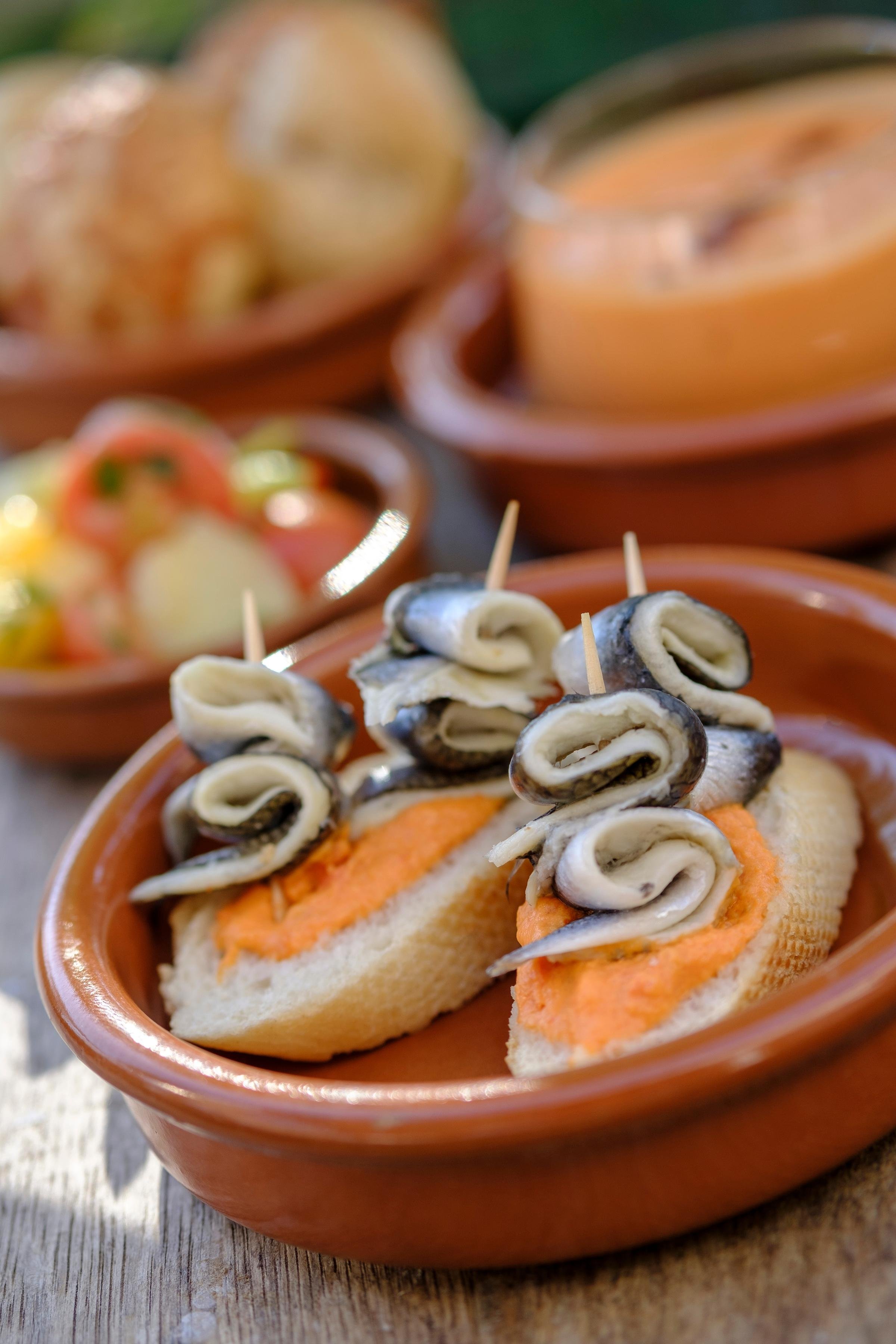 Vorspeise mit Tomaten, Mozzarella und Sardellen im eleganten Aldiana Premium Cluburlaub