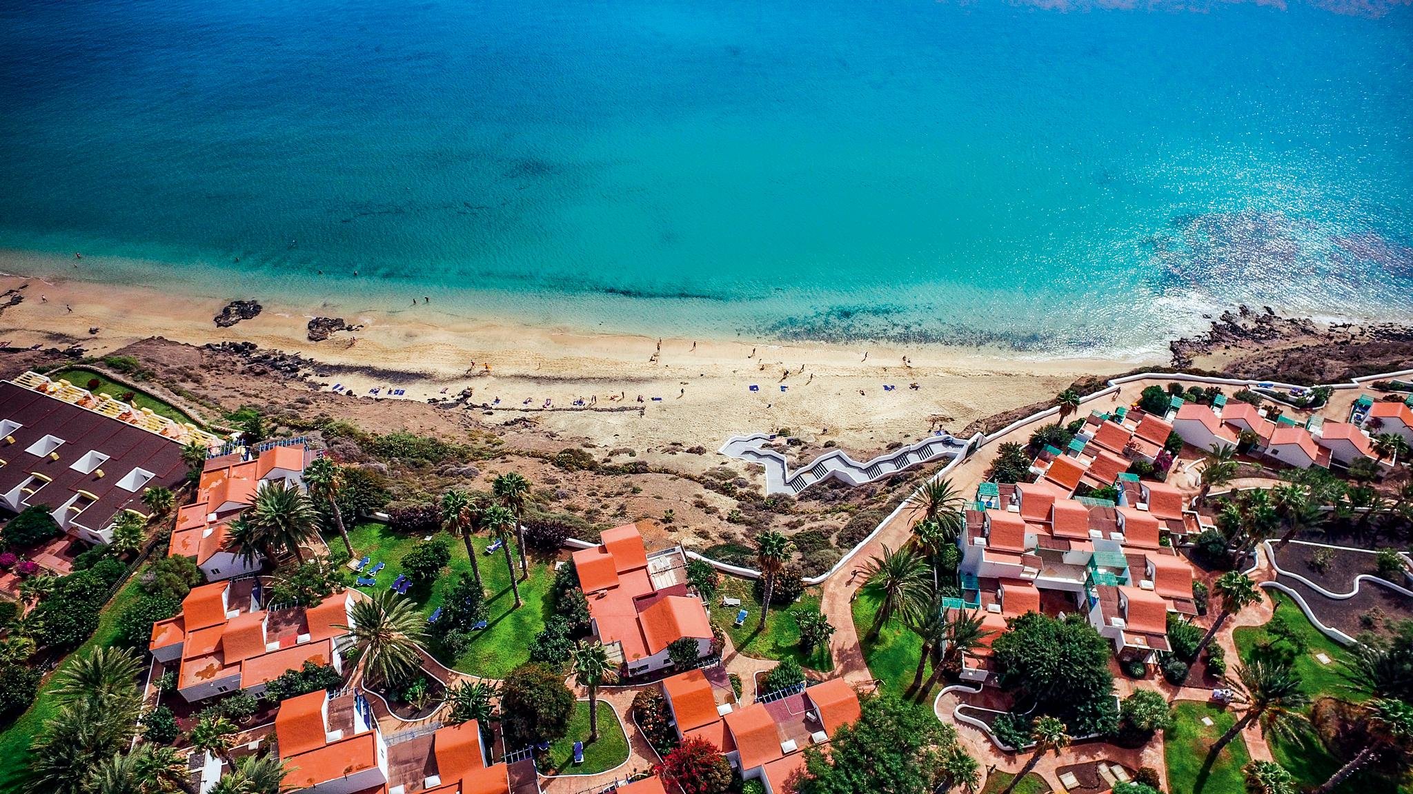Blick auf den Strand und das Meer bei Aldiana, Premium Cluburlaub in einer schönen Lage
