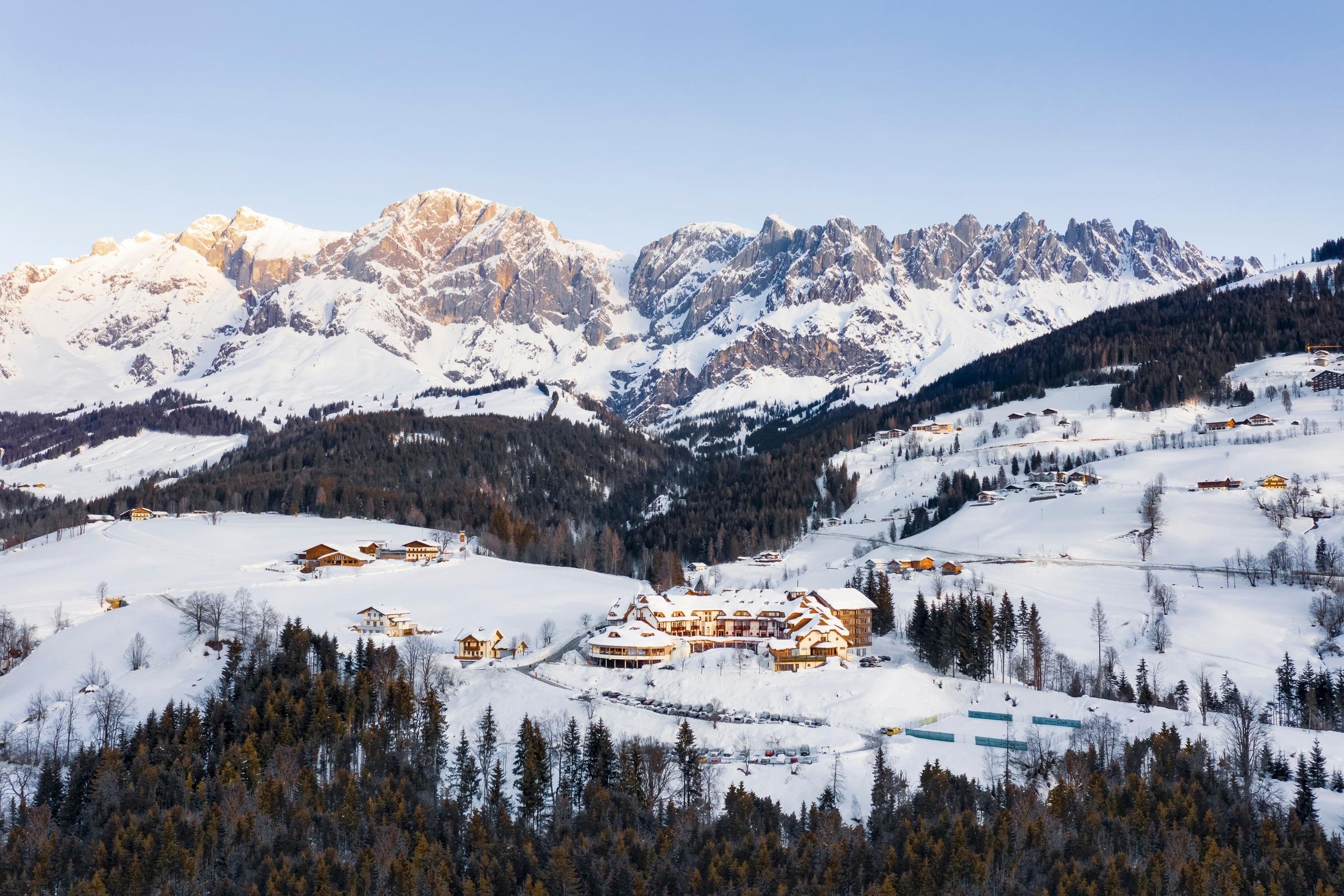 Bergdorf im Schnee, Winterlandschaft bei Aldiana premium Cluburlaub, unkalibriertes Bild