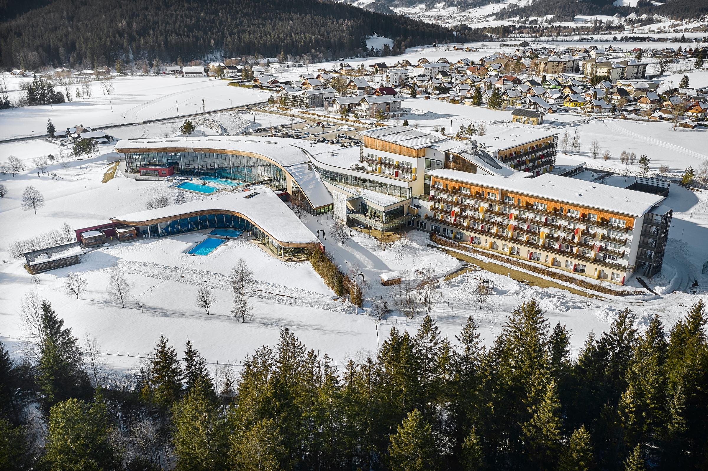 Luftaufnahme eines Aldiana Premium Cluburlaubs mit Schnee und Winterlandschaft