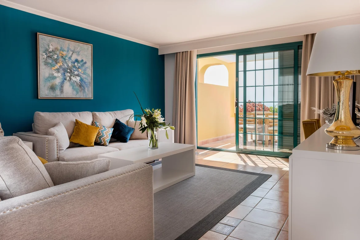 Gemütliches Wohnzimmer mit modernem Design und komfortabler Einrichtung.