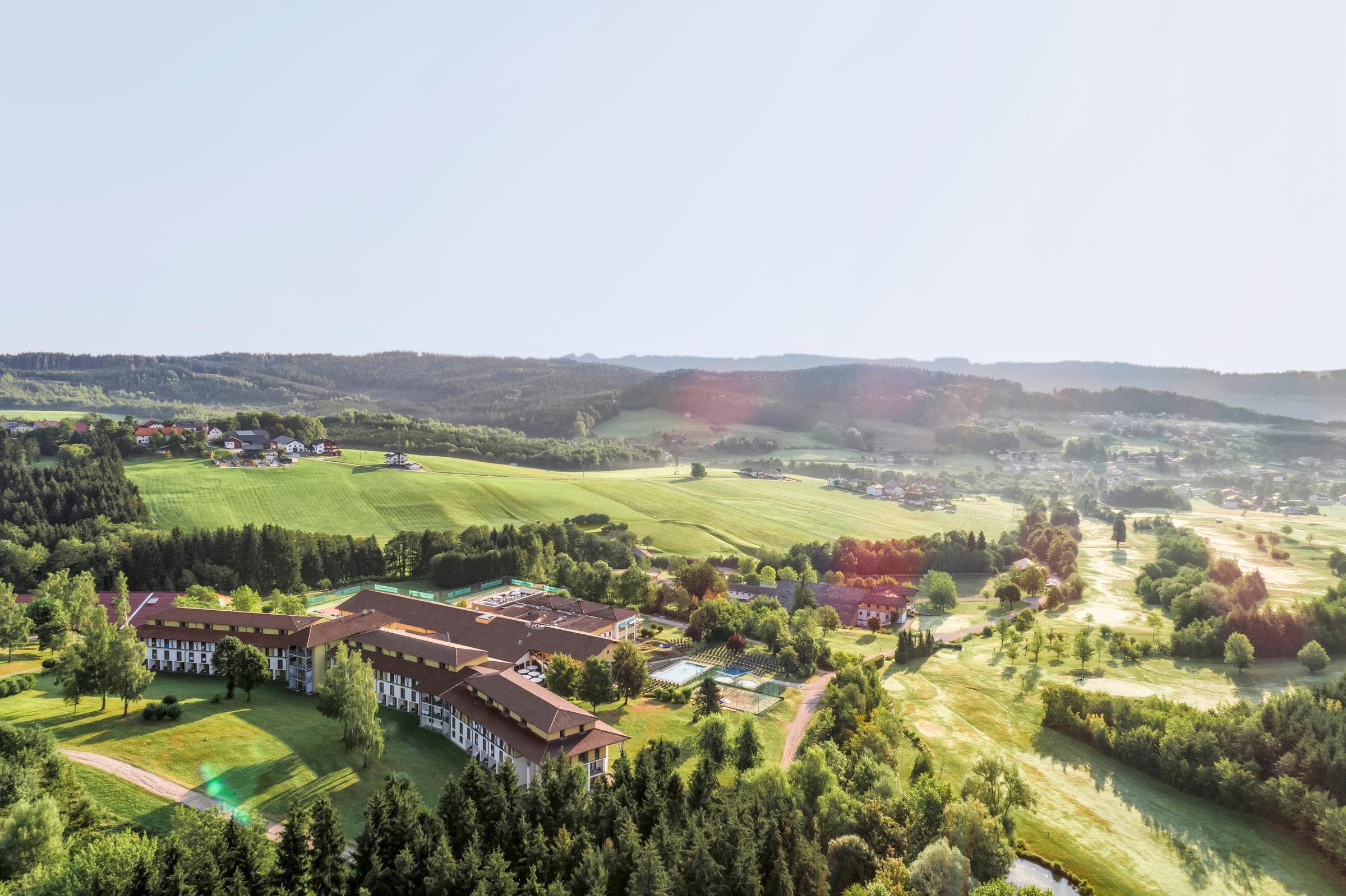 Aldiana Premium Cluburlaub in idyllischer Landschaft mit Seen und Wäldern, idyllisches Resort