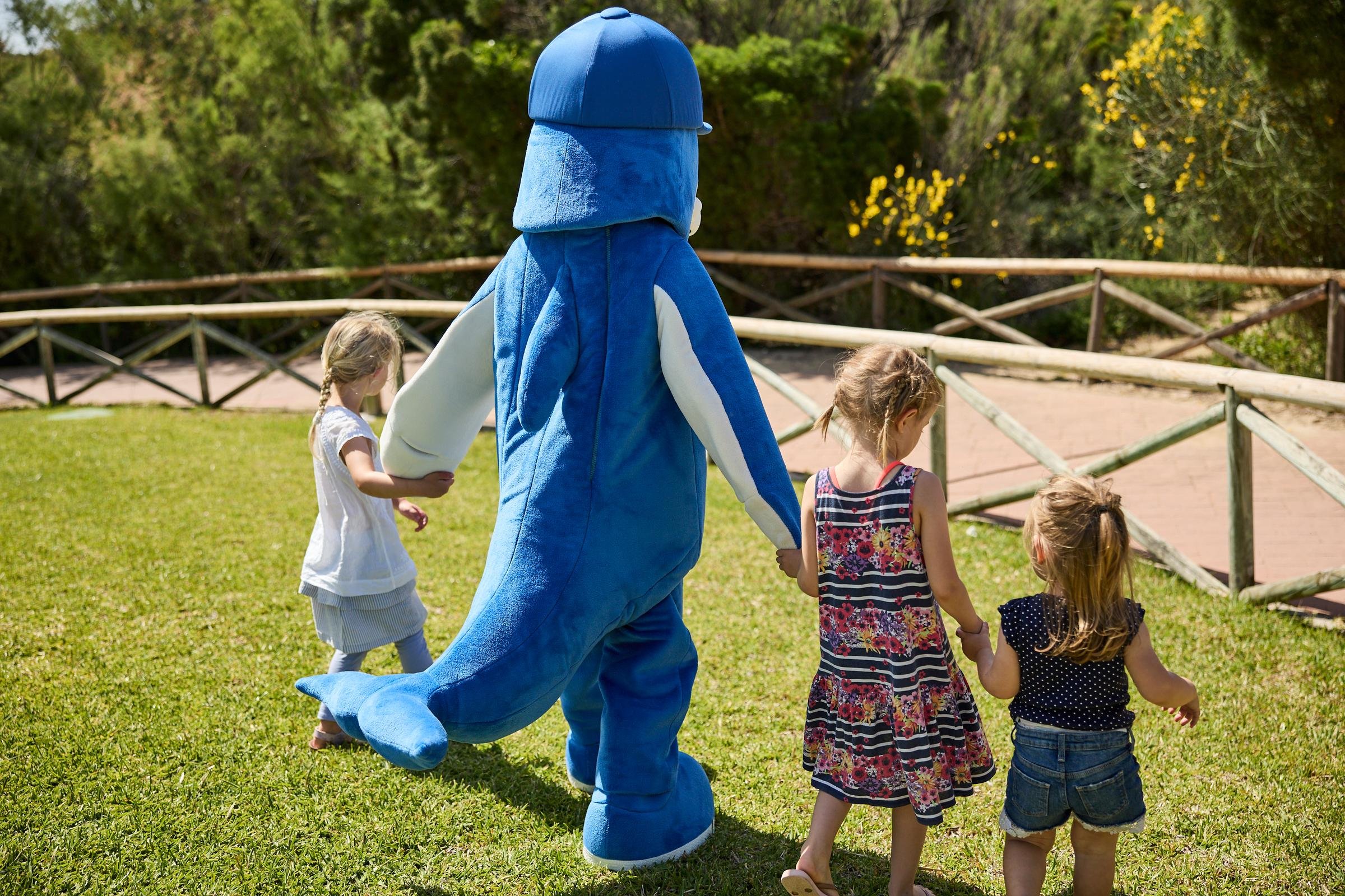 Animation eines Kinder-Clowns bei einem Premium Cluburlaub von Aldiana im begeisterten Spiel