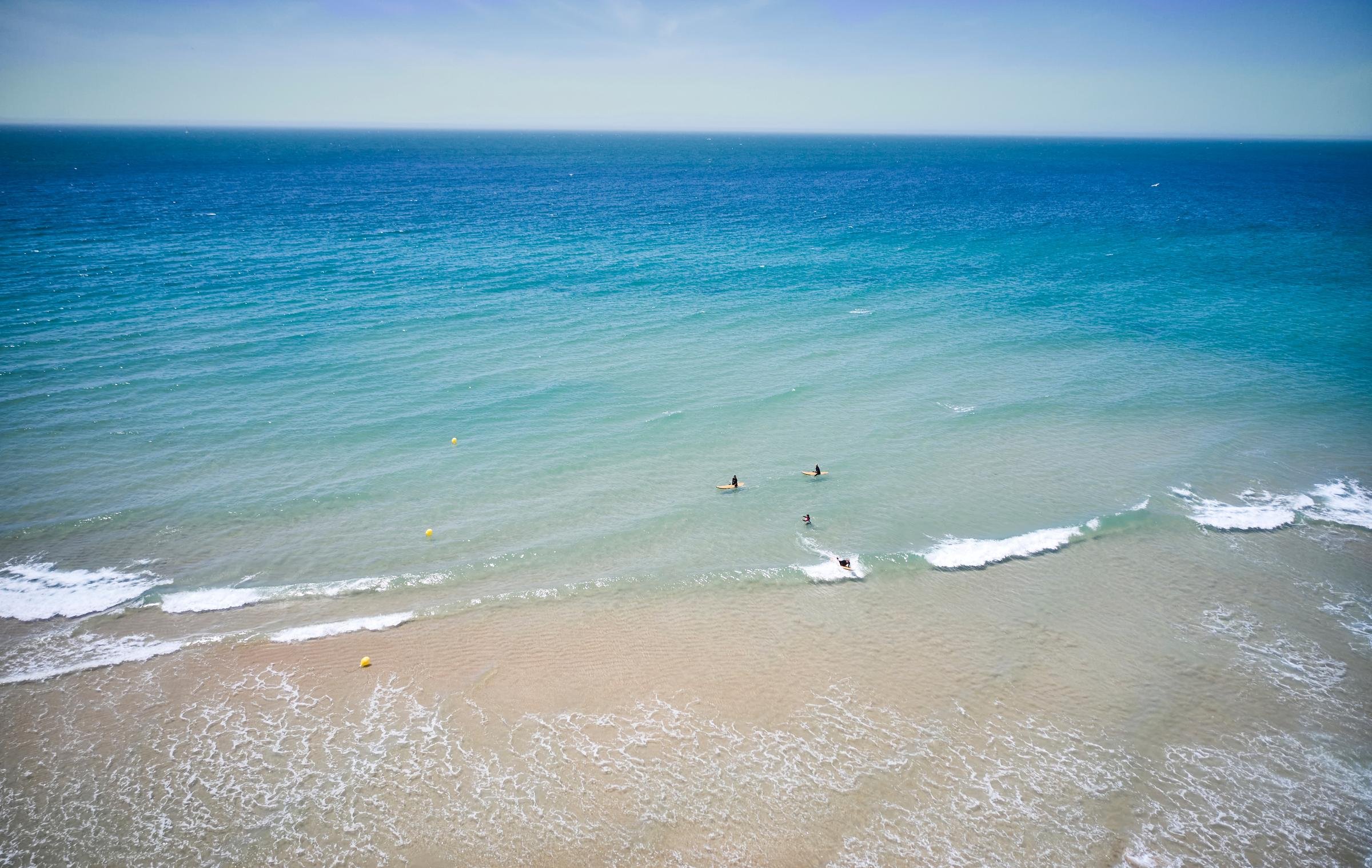 Bilder von Aldiana Strand mit Meer und Surfern, idealer Premium Cluburlaub Ort