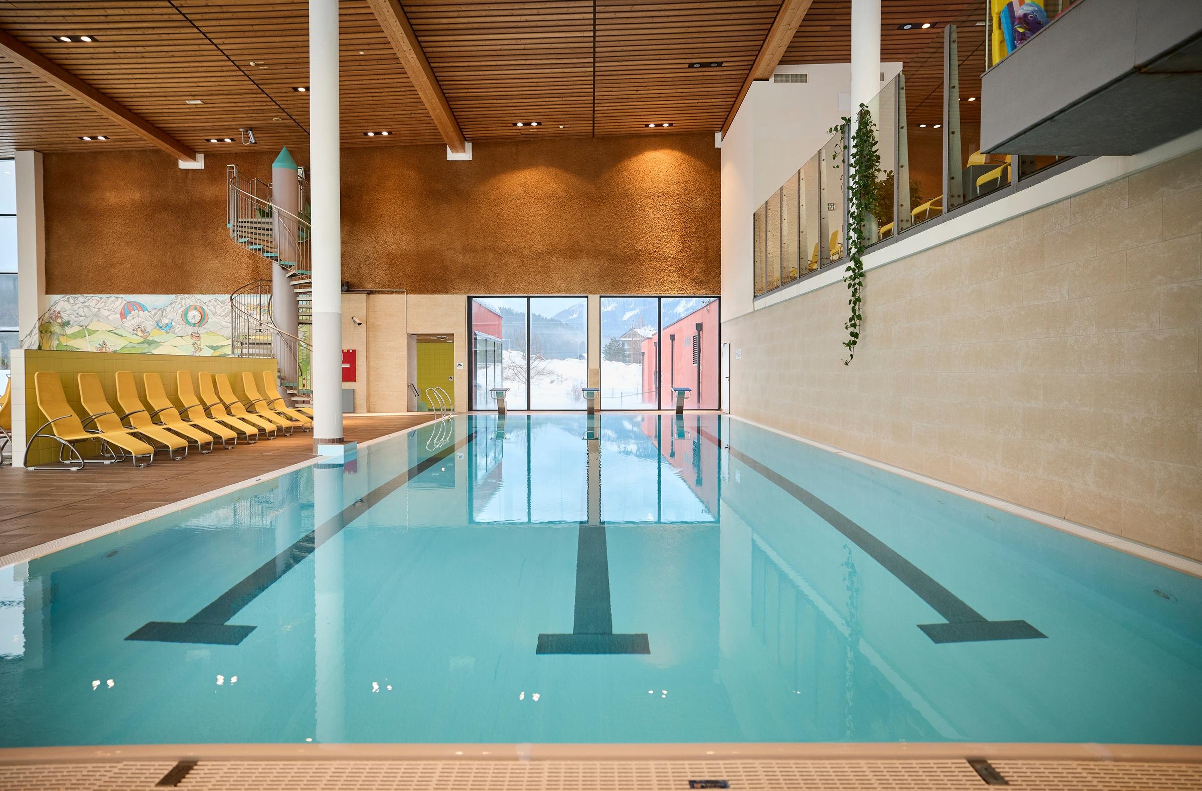Innenaufnahme eines beheizten Schwimmbads bei Aldiana für Premium Cluburlaub
