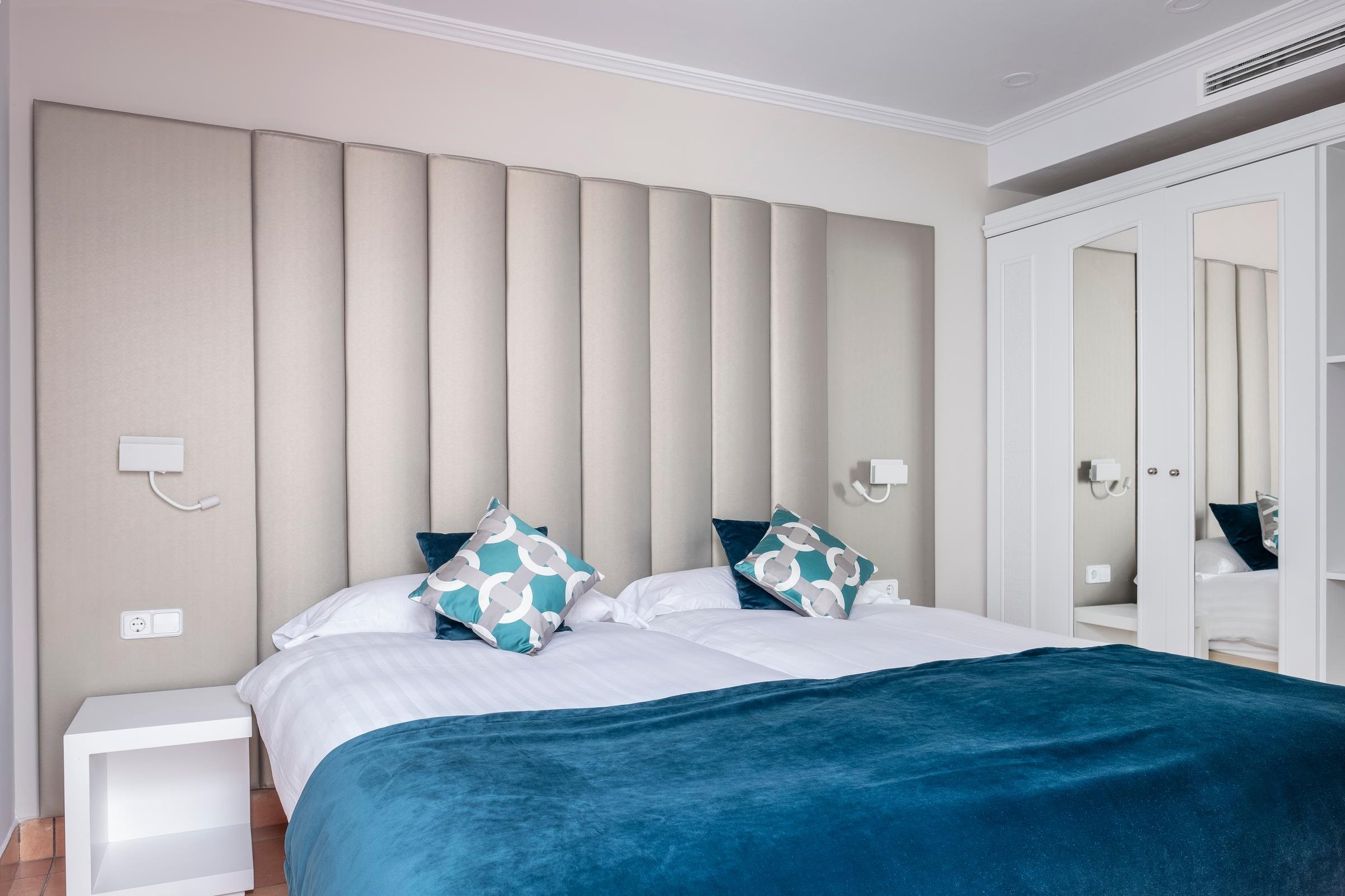 Luxuriöses Hotelzimmer bei Aldiana mit modernem Design und gemütlicher Atmosphäre