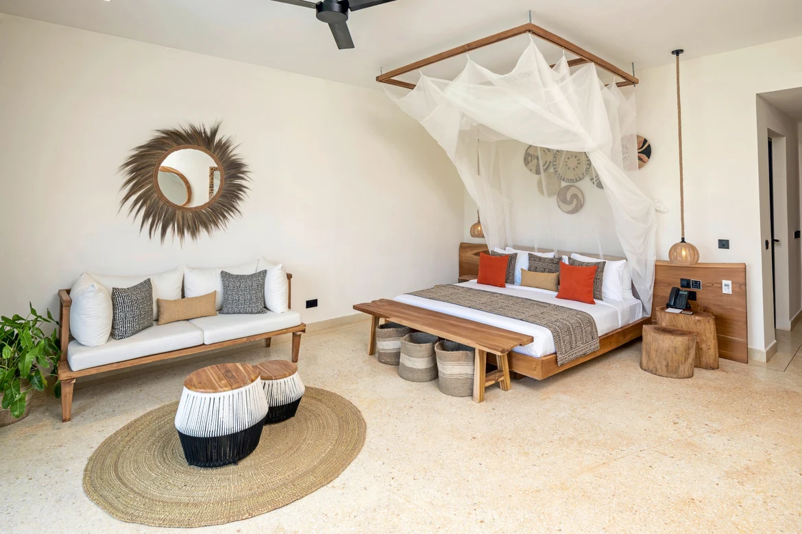 Elegantes Schlafzimmer im Premium Cluburlaub bei Aldiana mit gemütlicher Sitzecke