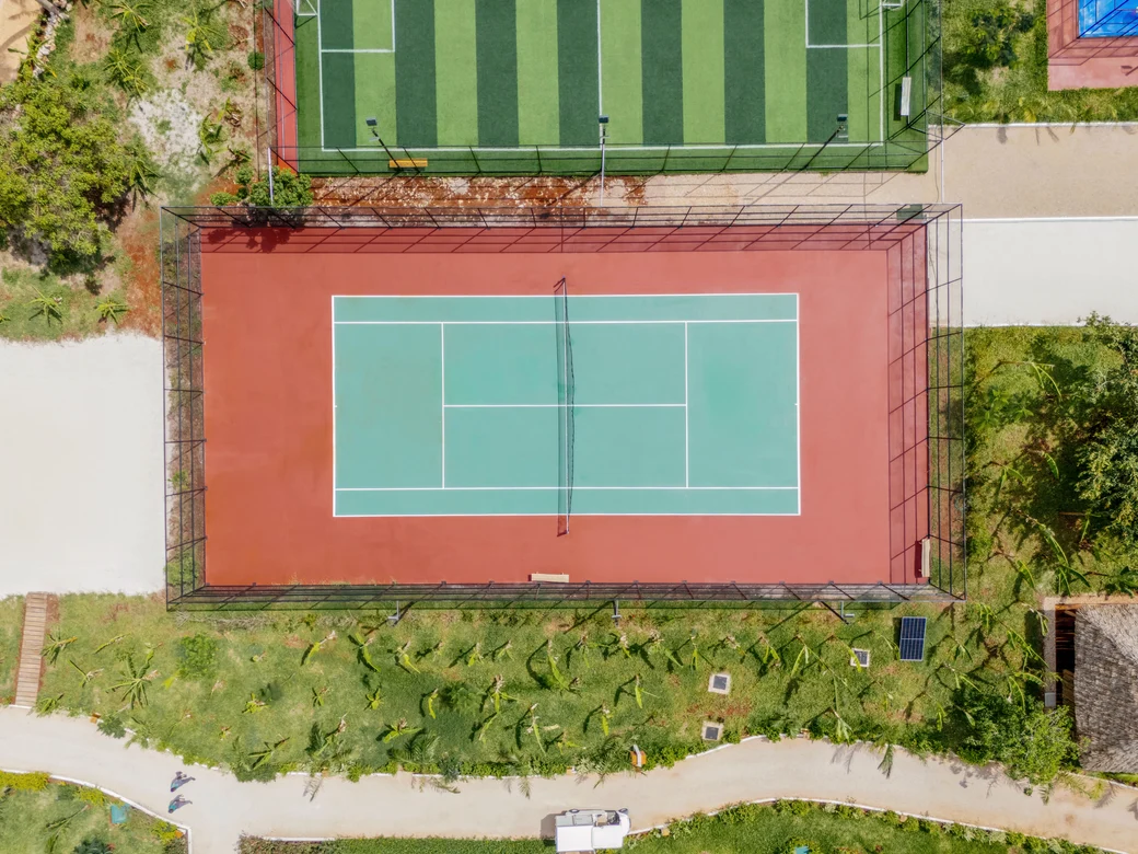 Tennisplatz mit Drohnenansicht
