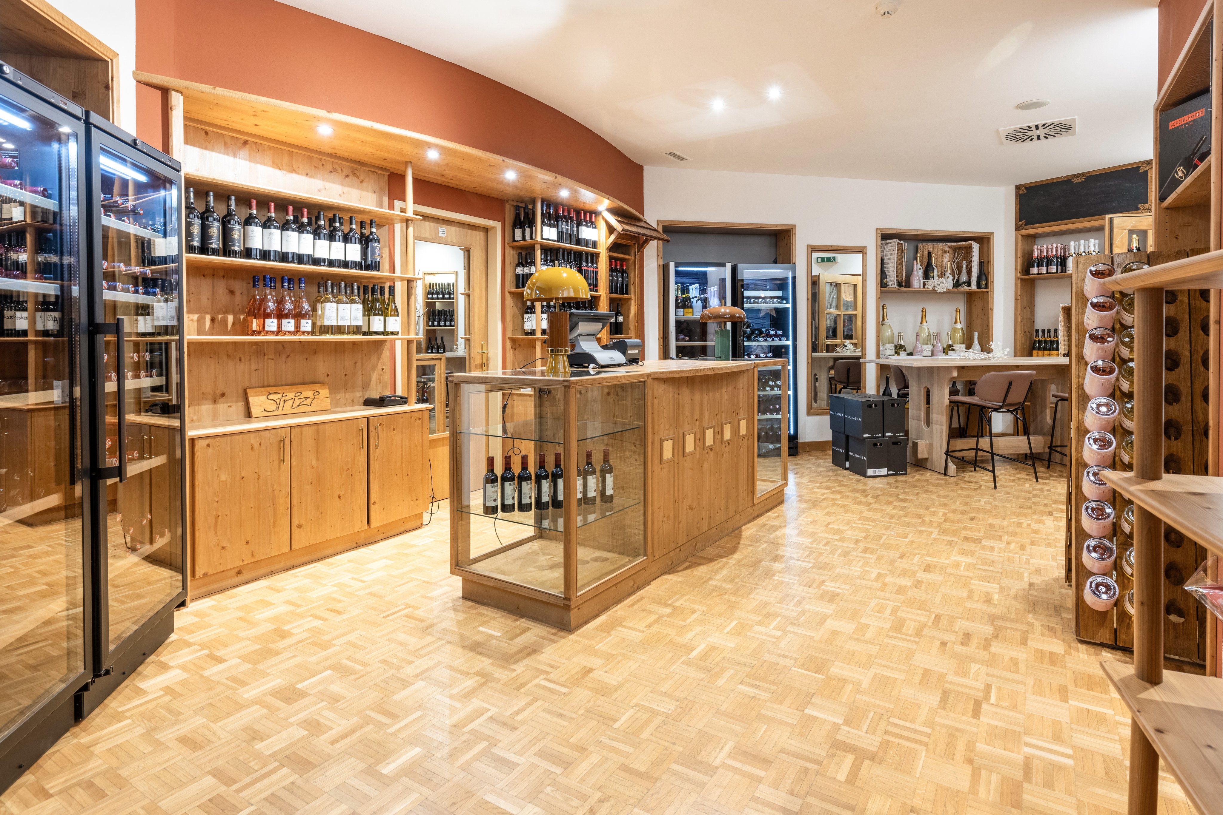 Vinothek mit großer Auswahl an Wein