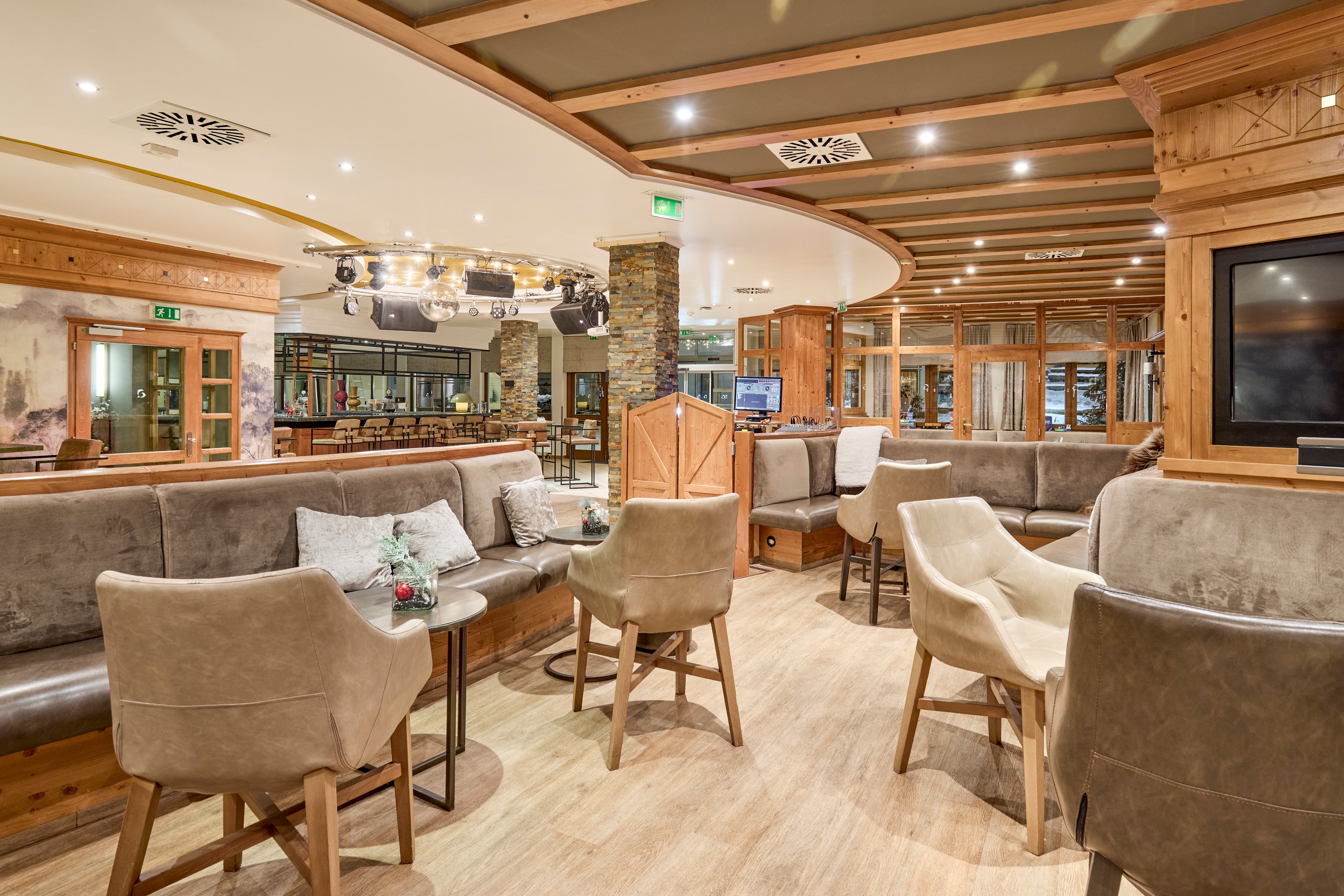 Connect Bar mit gemütlicher Bestuhlung 