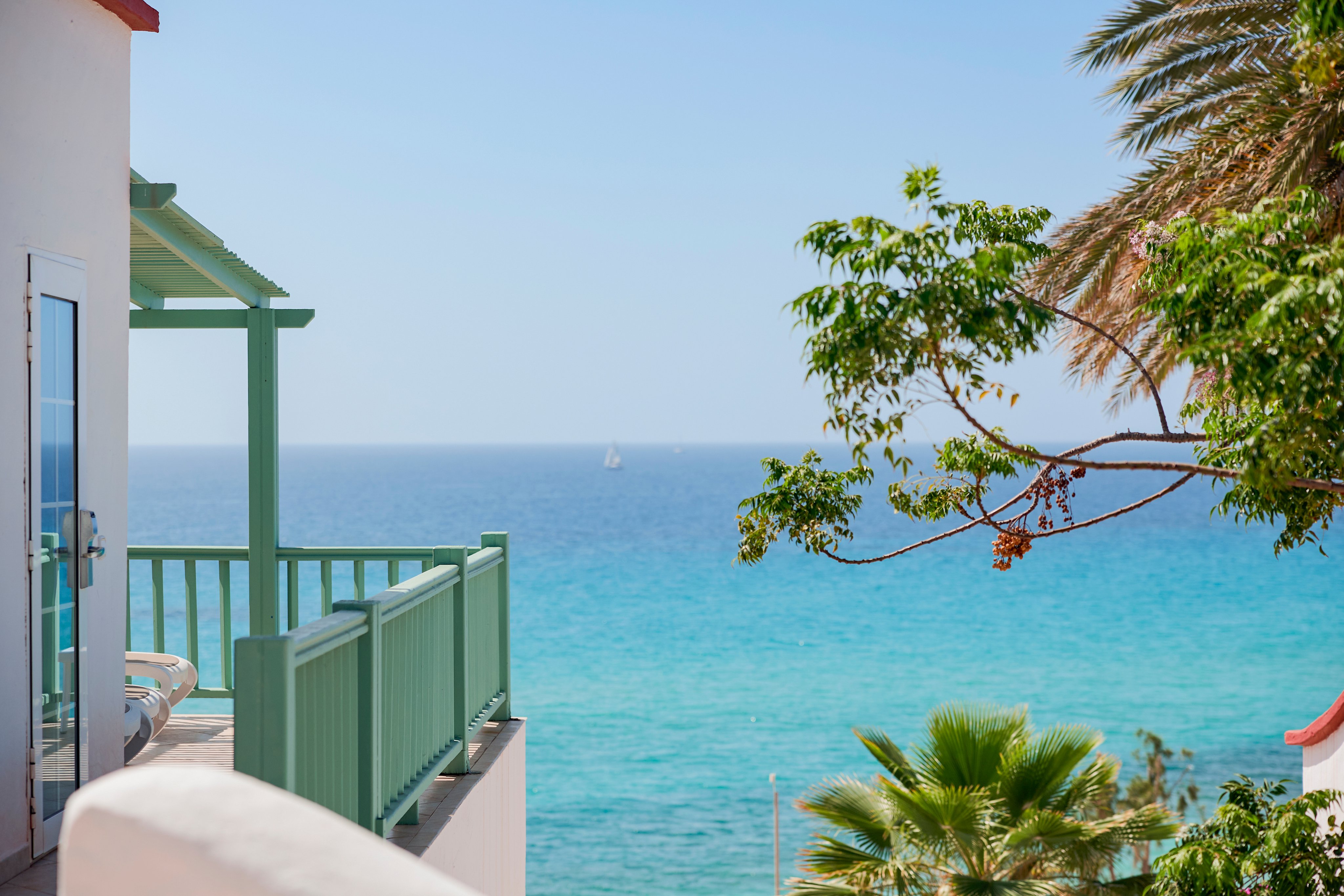 Blick auf den Strand und das Meer bei einem Premium Cluburlaub von Aldiana