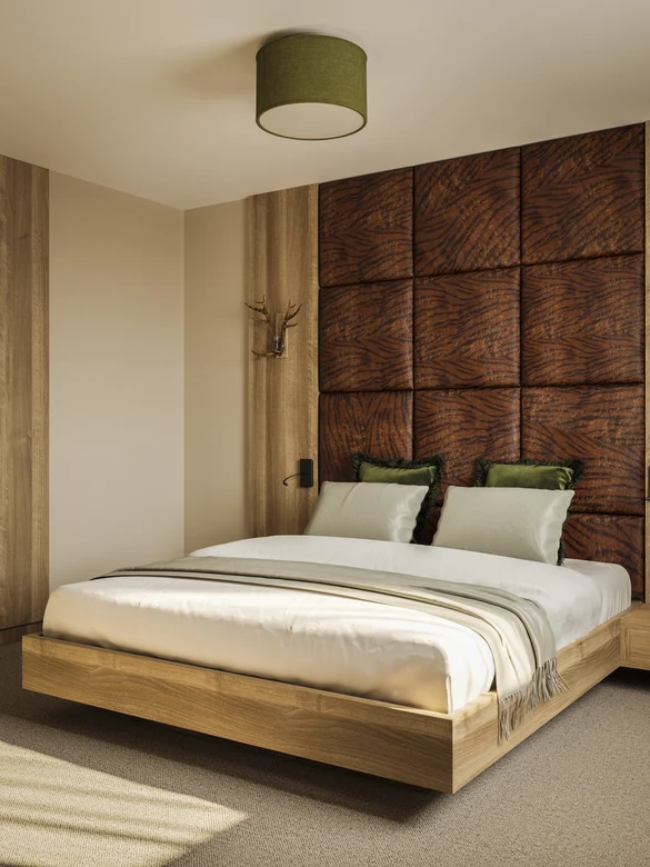 Doppelbett im eleganten Hotelzimmer mit braunem Kopfteil und grünen Kissen