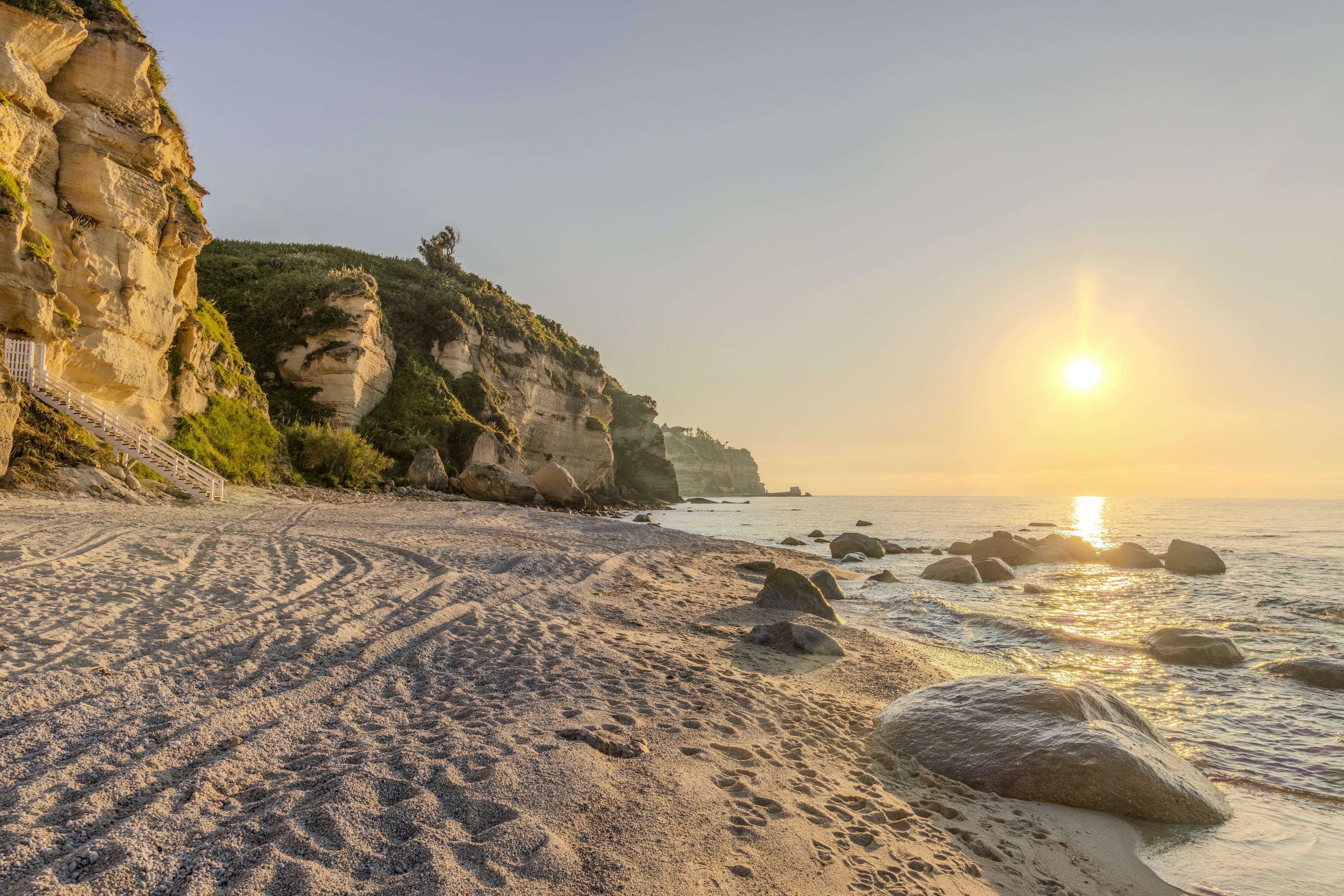 Schöner Sonnenuntergang am Strand bei einem Premium Cluburlaub von Aldiana