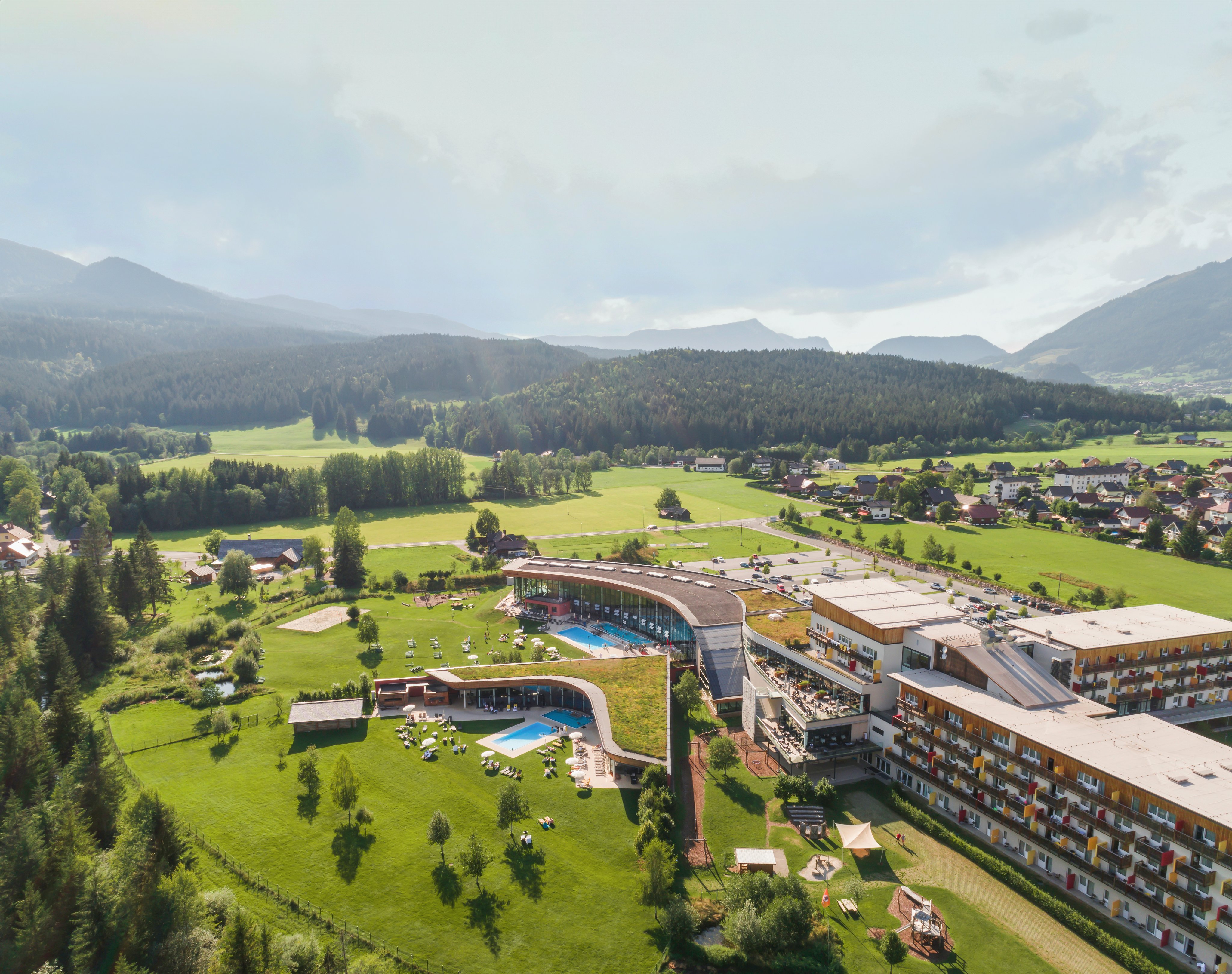 Landschaftsaufnahme eines Aldiana Premium Cluburlaubs mit Pool und Natur im Hintergrund