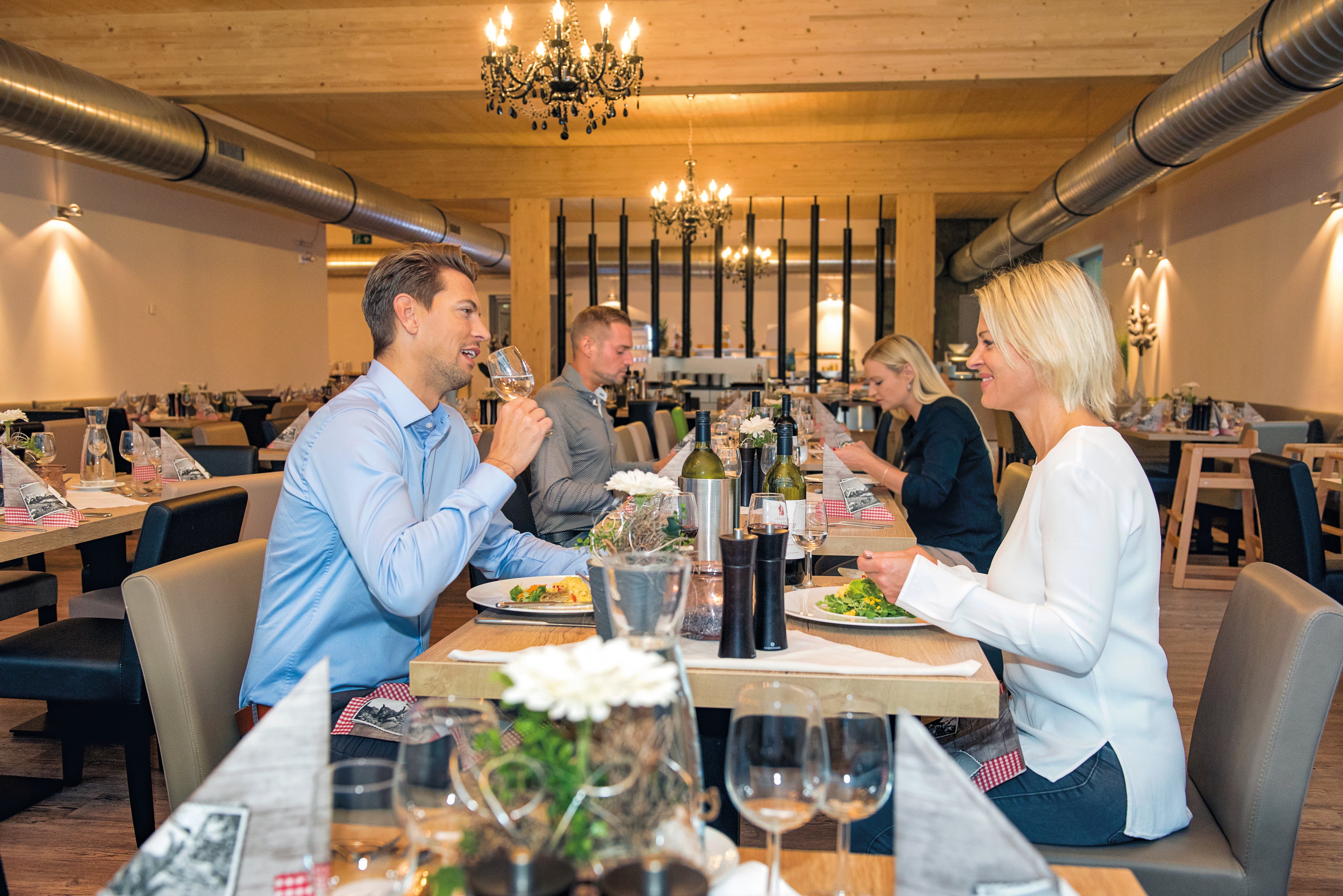 Elegantes Dining in einem Premium Cluburlaub bei Aldiana, gemütlich und stilvoll.