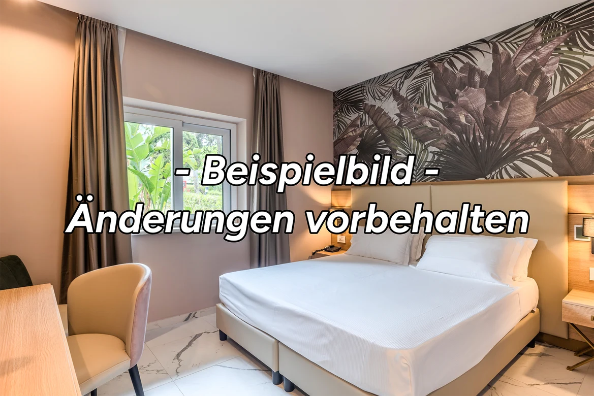 Elegantes Hotelzimmer mit Doppelbett, Zimmerdekor im modernen Stil bei Aldiana