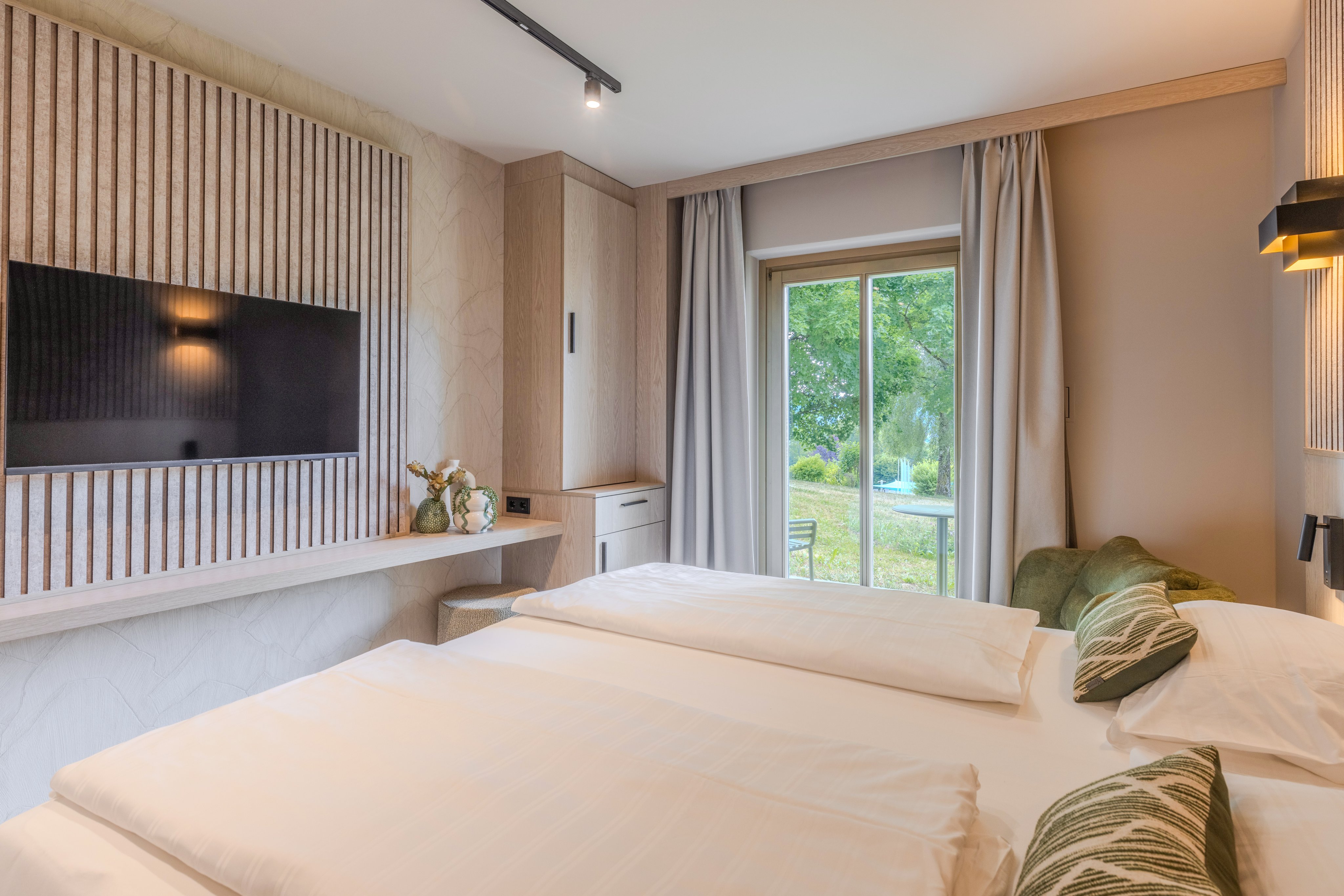 Schlafzimmer im Premium Aldiana Cluburlaub mit bequemen Betten und modernem Komfort