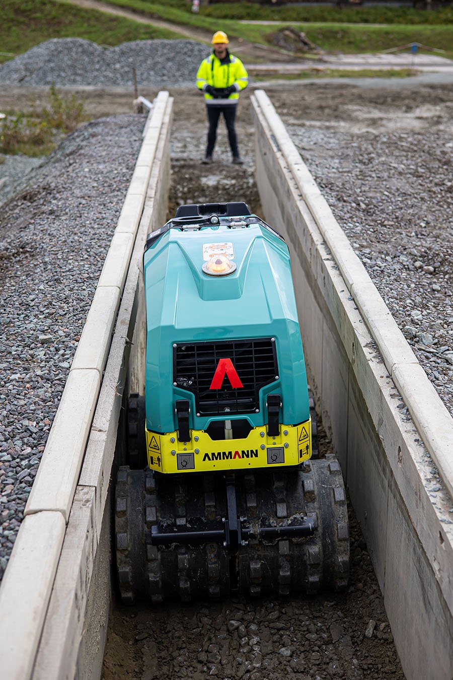 ARR_1585-2_Trench_roller_72_260114.jpg