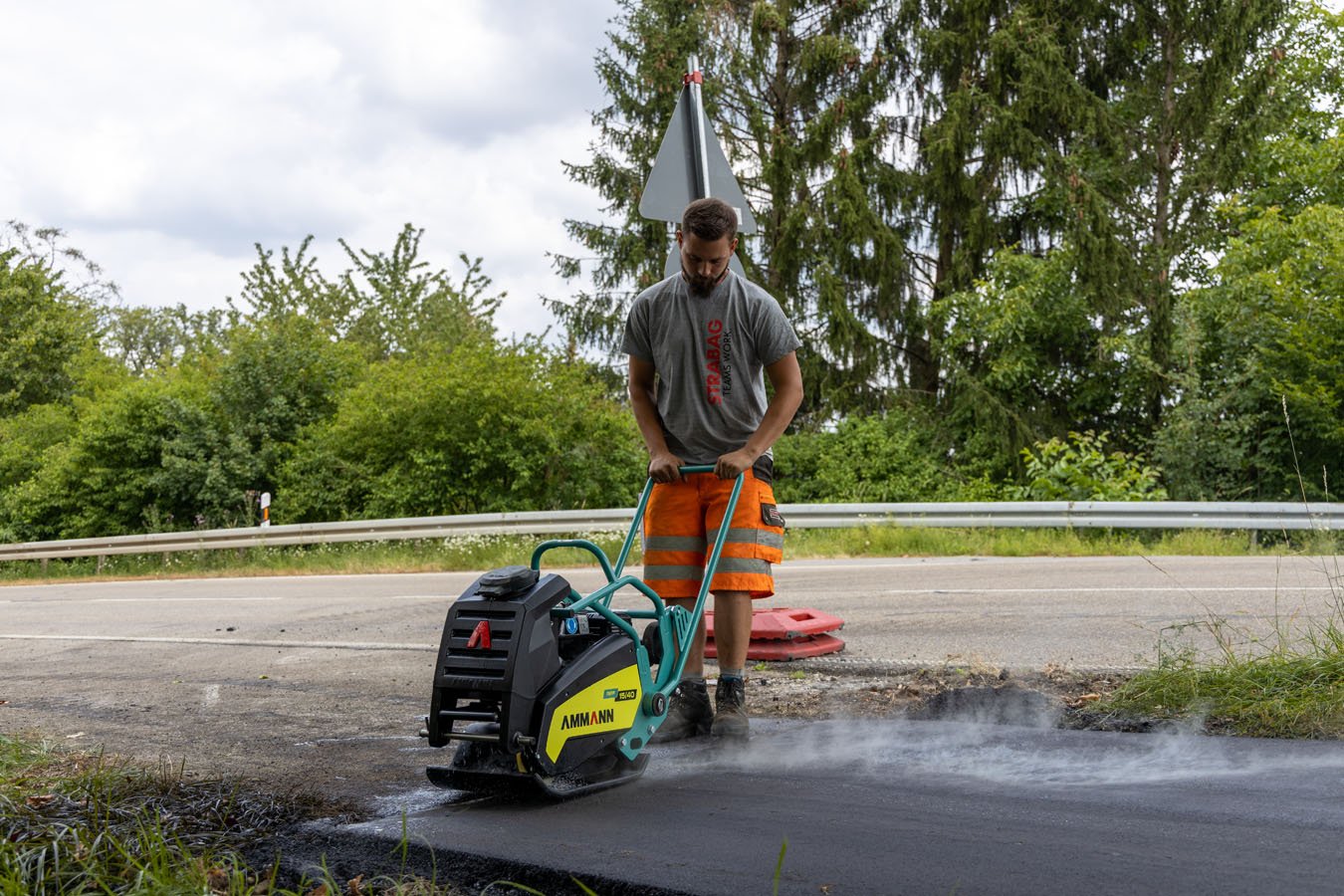 apf_vibratory_plate_asphalt_eos_r_1888_190821.jpg