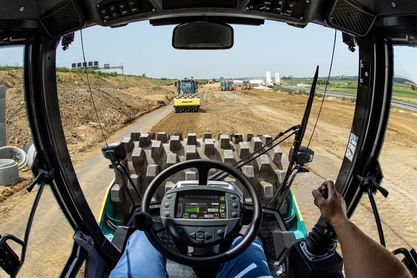 ars200_soil_compactor_unobstructed_visibility_200223.jpg
