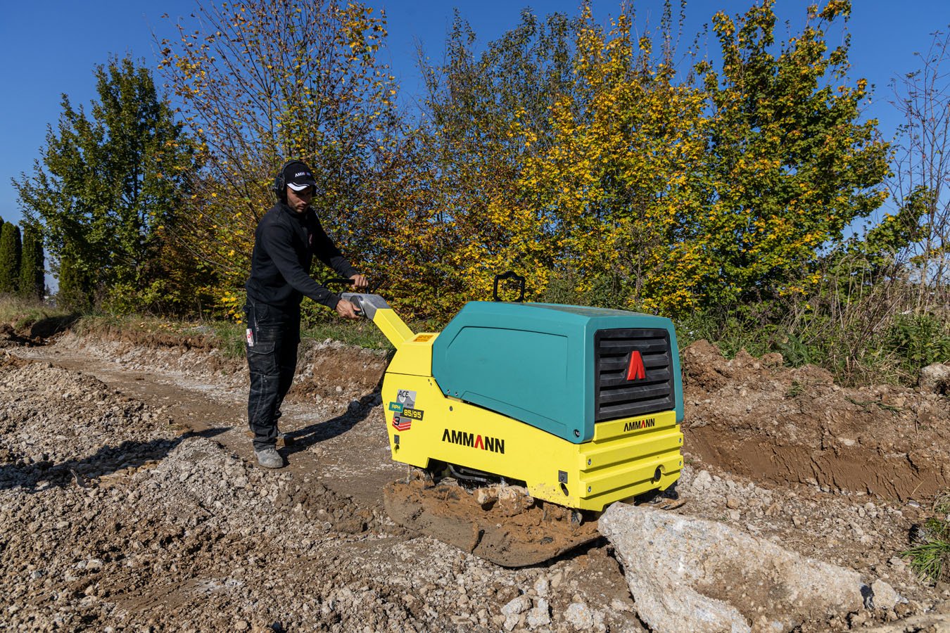 ammann_aph_8595_vibratory_plate_action_2_200207.jpg