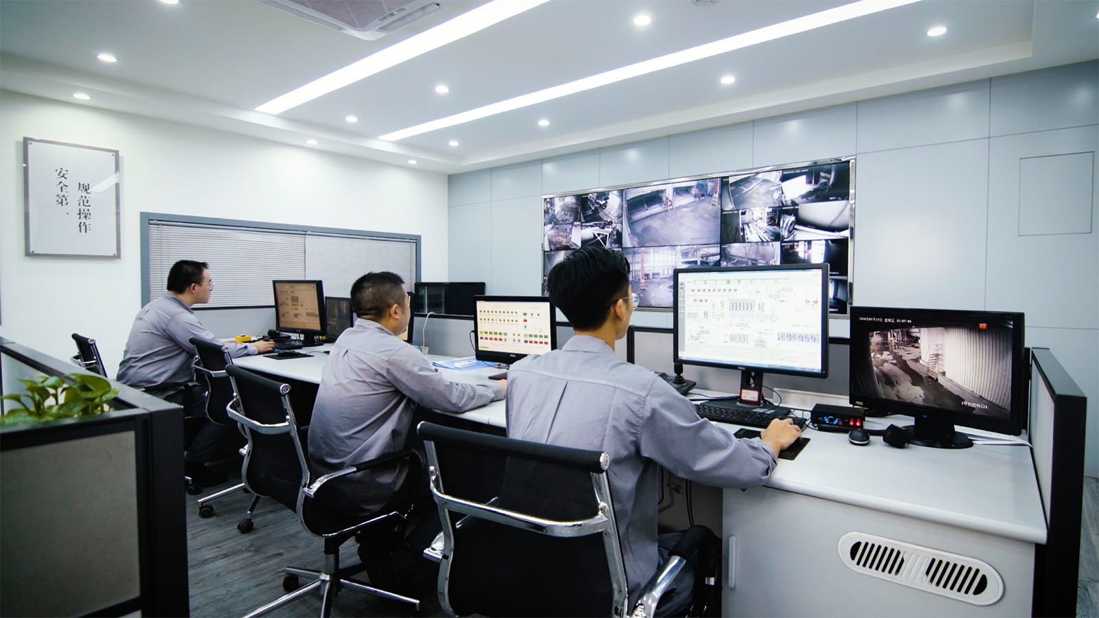 hanghzou_plant_pic-08_control_room_201014.jpg
