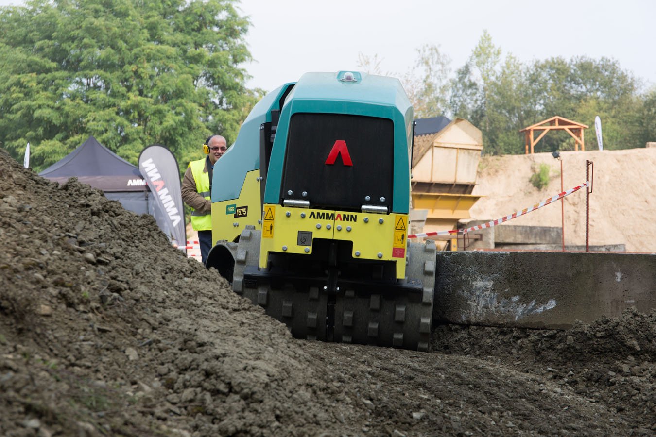 arr_1575_trench_roller_service_days_2014_91_230203.jpg