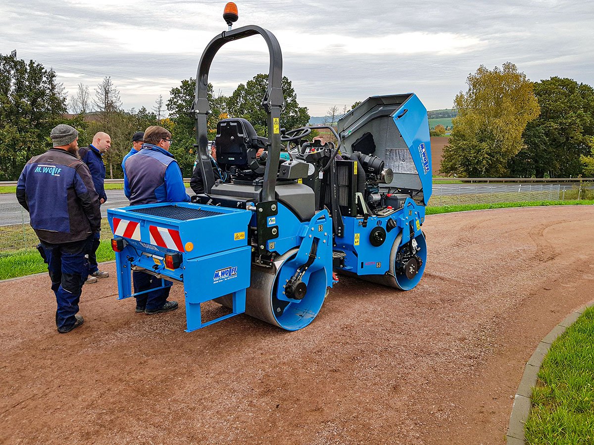 a2110_tandem_roller_in_light_blue_210726.jpg