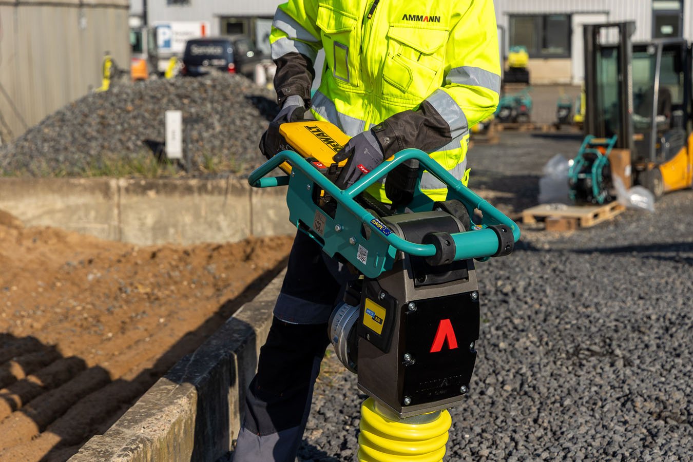 Ammann_DeWalt_eATR_68_Rammer_01_250826.jpg